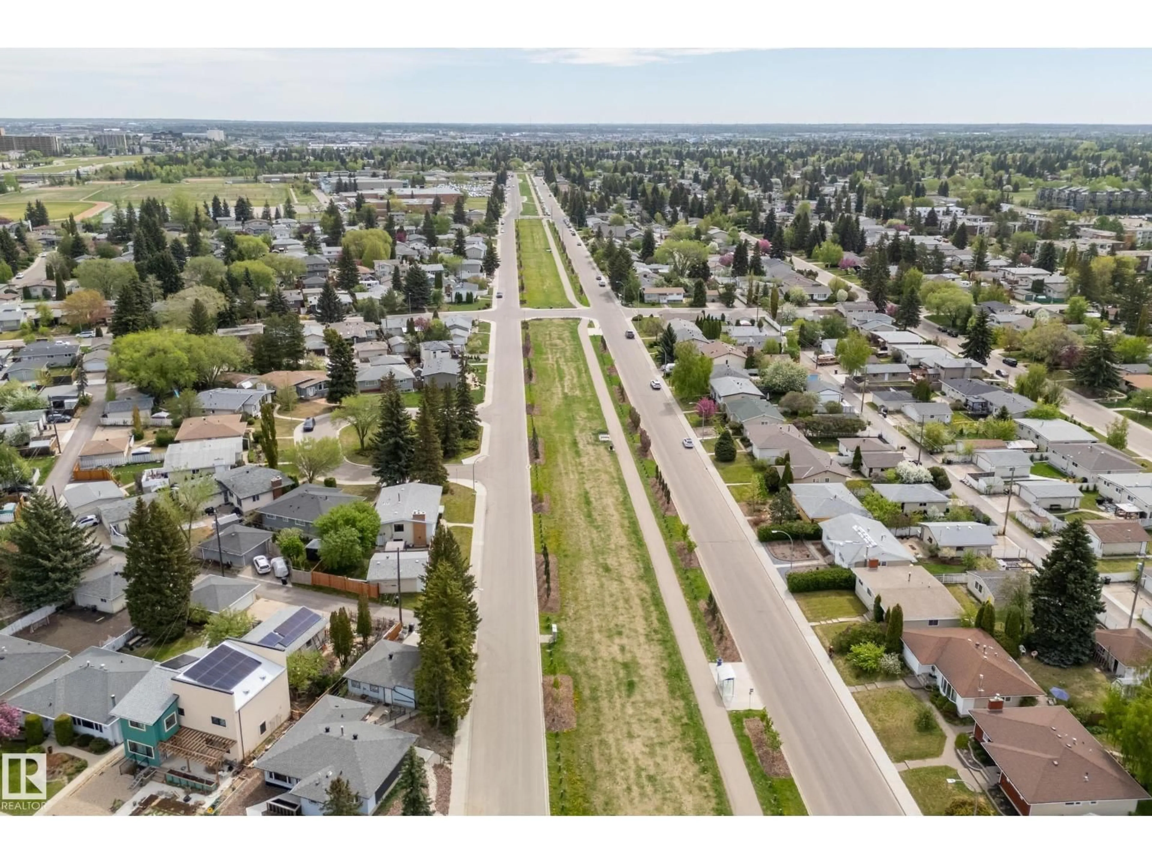 A pic from outside/outdoor area/front of a property/back of a property/a pic from drone, street for 4336 116 ST NW, Edmonton Alberta T6J1R9