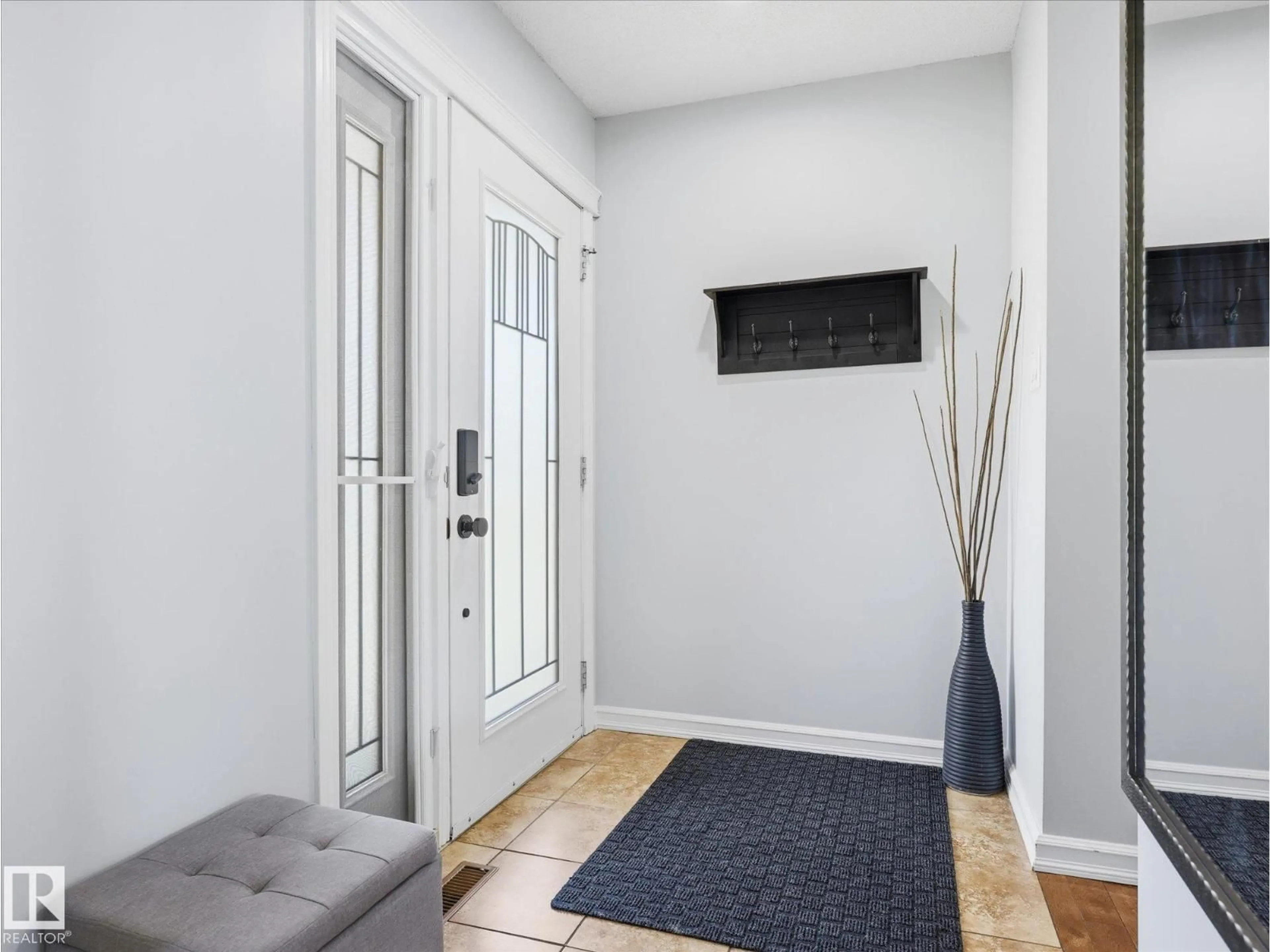 Indoor entryway for 3 FAIRFAX CR, St. Albert Alberta T8N1X9