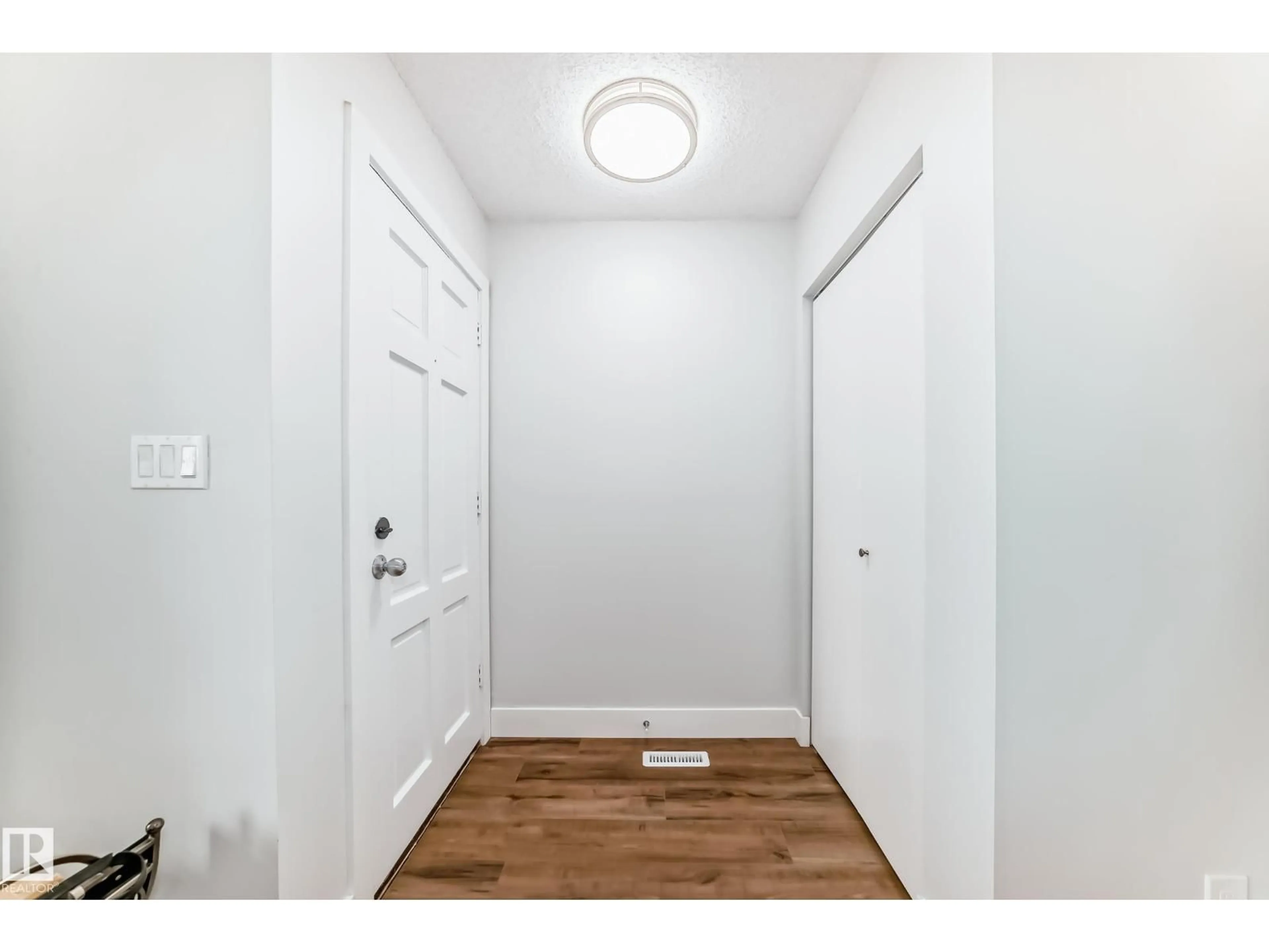 Indoor entryway for NW - 3510 41B AV, Edmonton Alberta T6L5E6