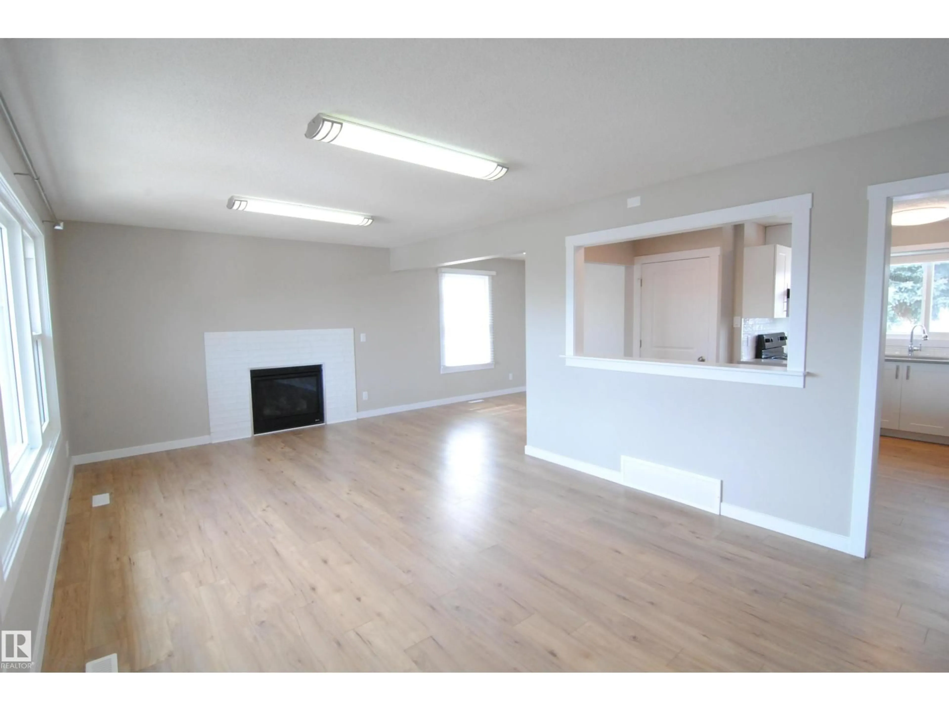 A pic of a room for 15112 80 ST, Edmonton Alberta T5C1M3