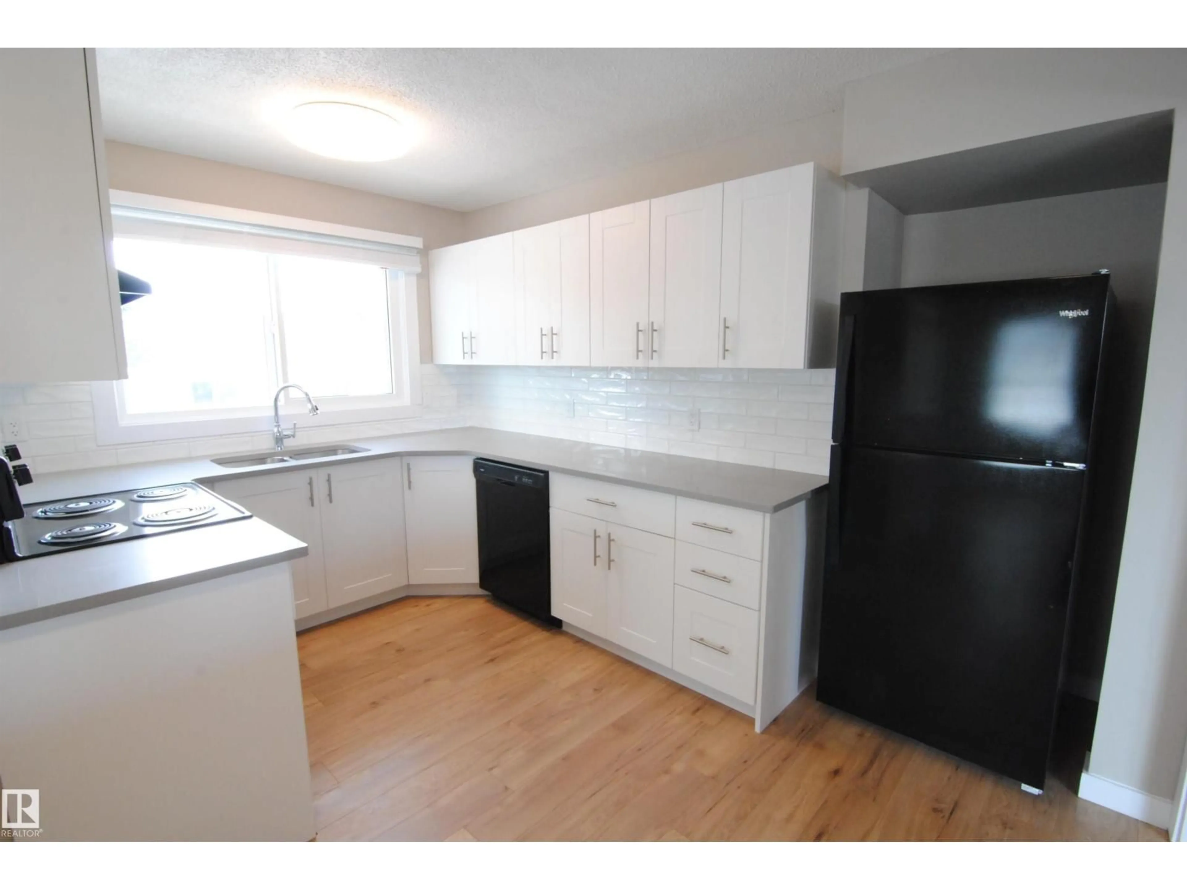 Standard kitchen, unknown for 15112 80 ST, Edmonton Alberta T5C1M3