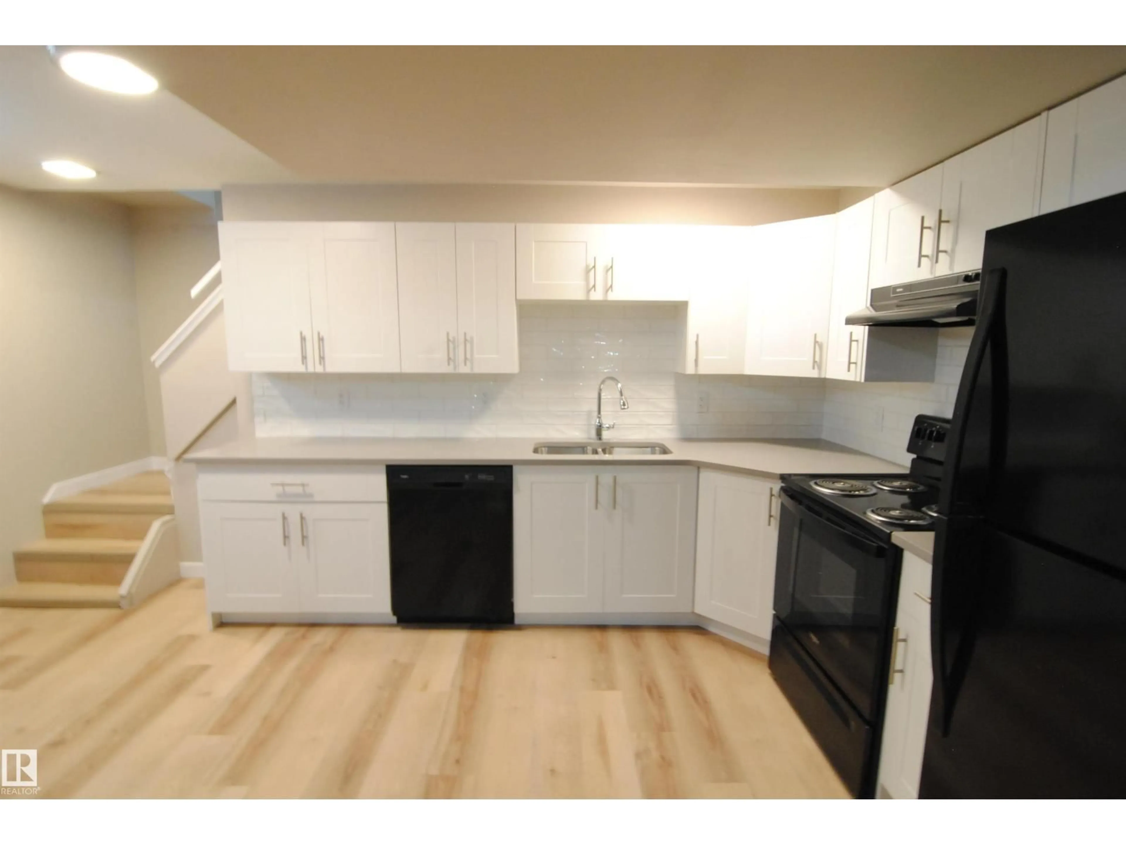 Standard kitchen, unknown for 15112 80 ST, Edmonton Alberta T5C1M3