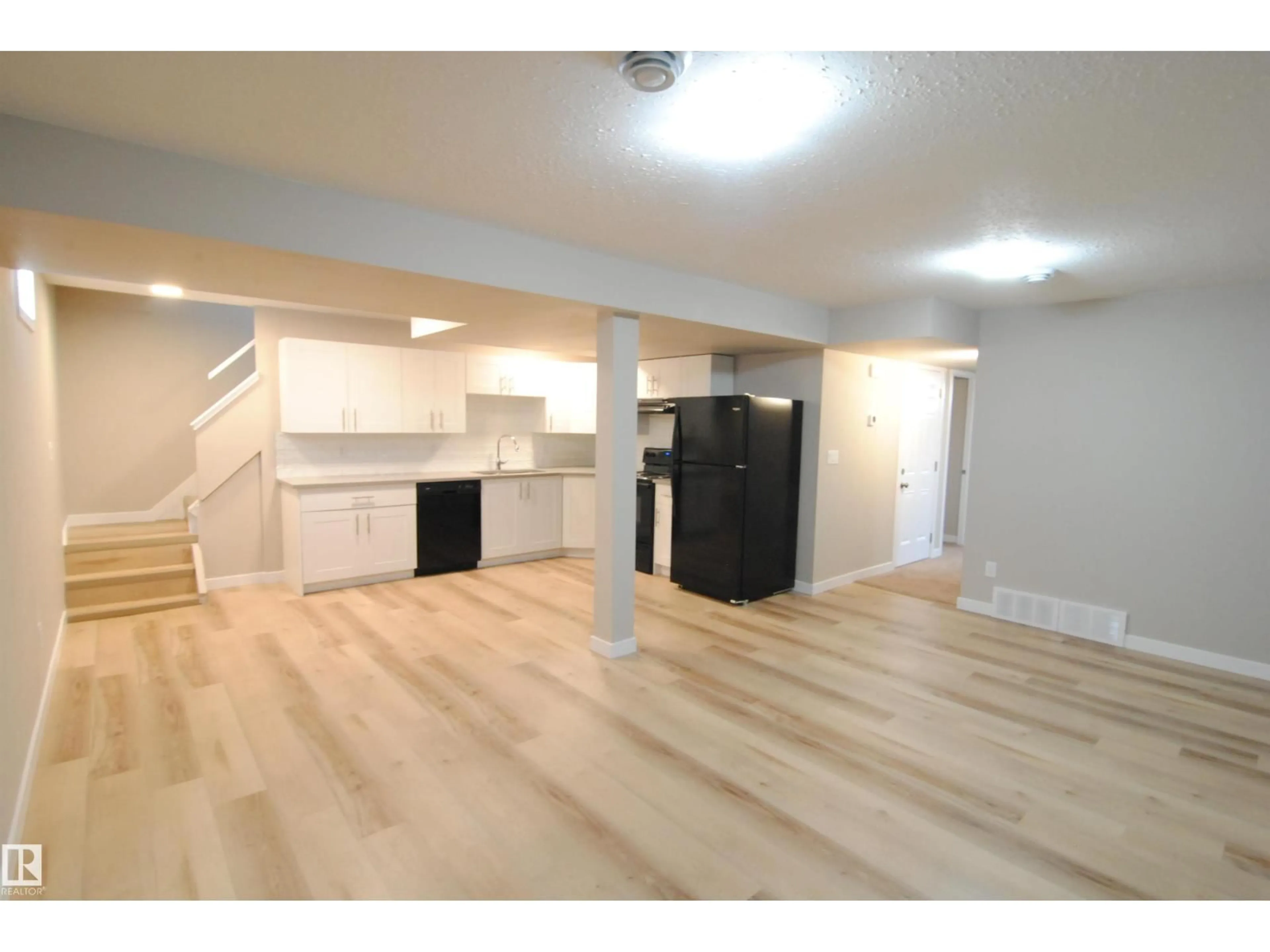 Unknown for 15112 80 ST, Edmonton Alberta T5C1M3