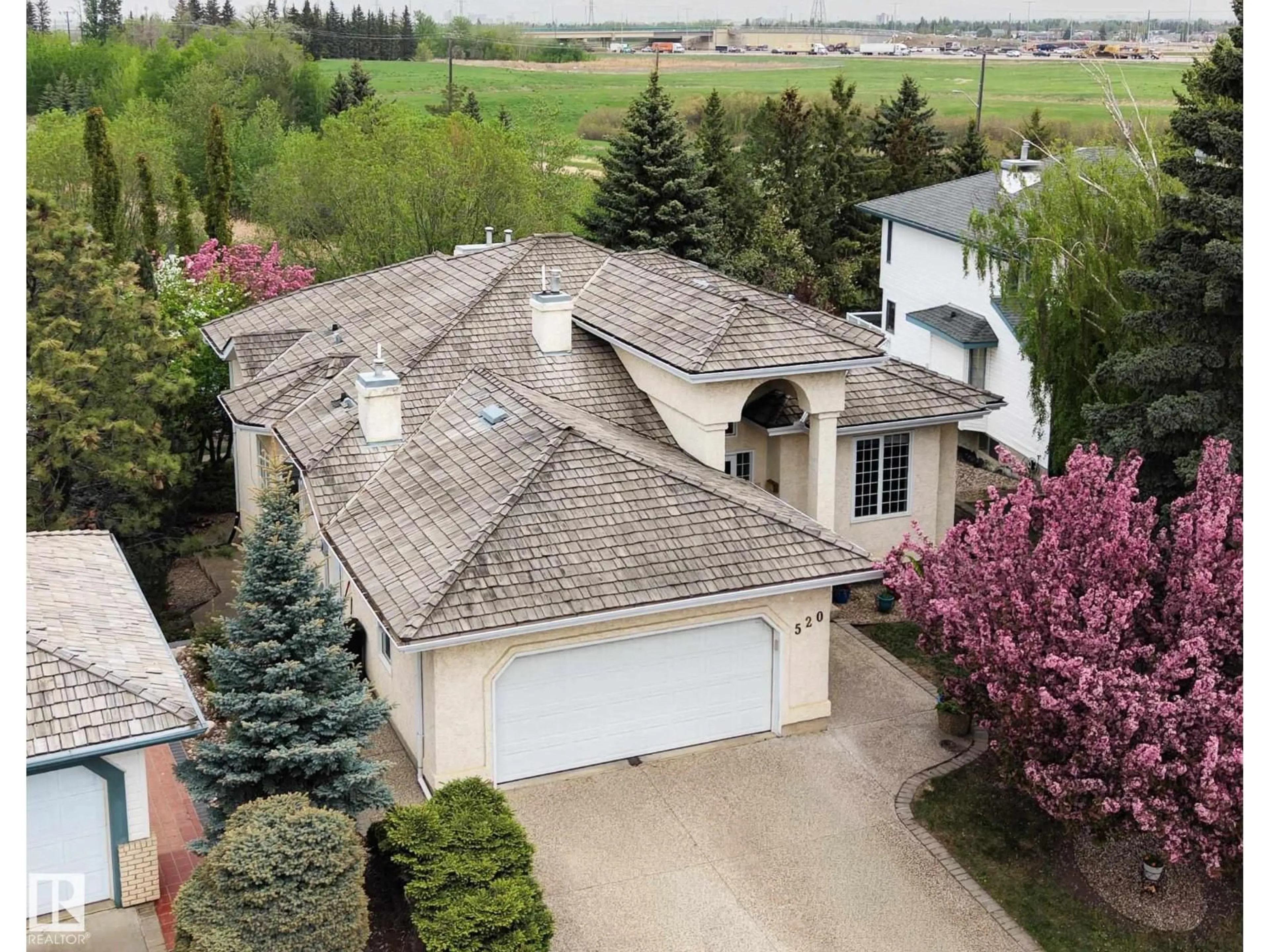 A pic from outside/outdoor area/front of a property/back of a property/a pic from drone, street for 520 PARDEE BA, Edmonton Alberta T5T5Y9