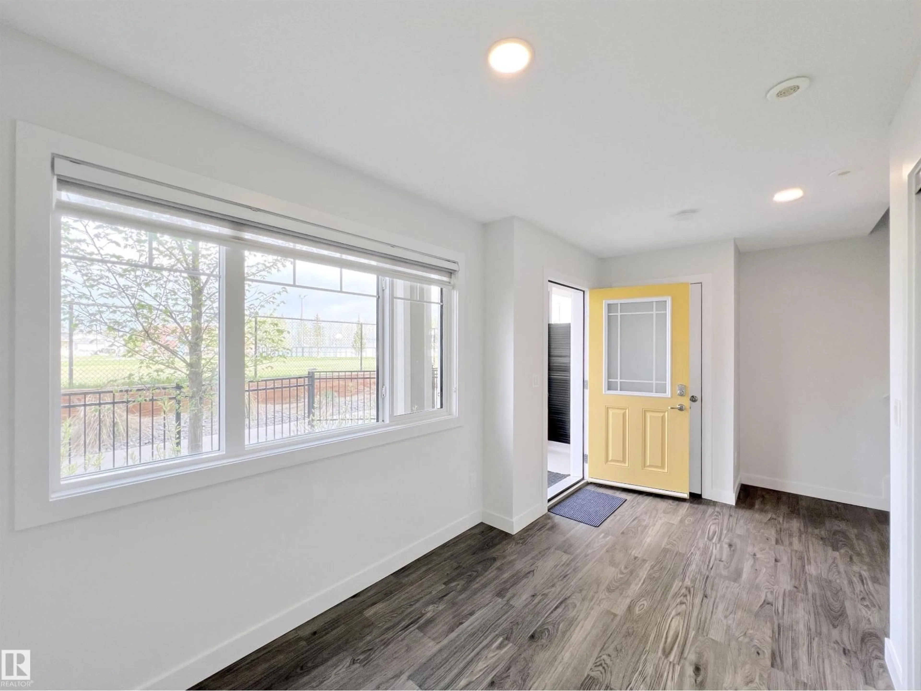 Indoor entryway for #6 - 11373 12 AV, Edmonton Alberta T6J5V2