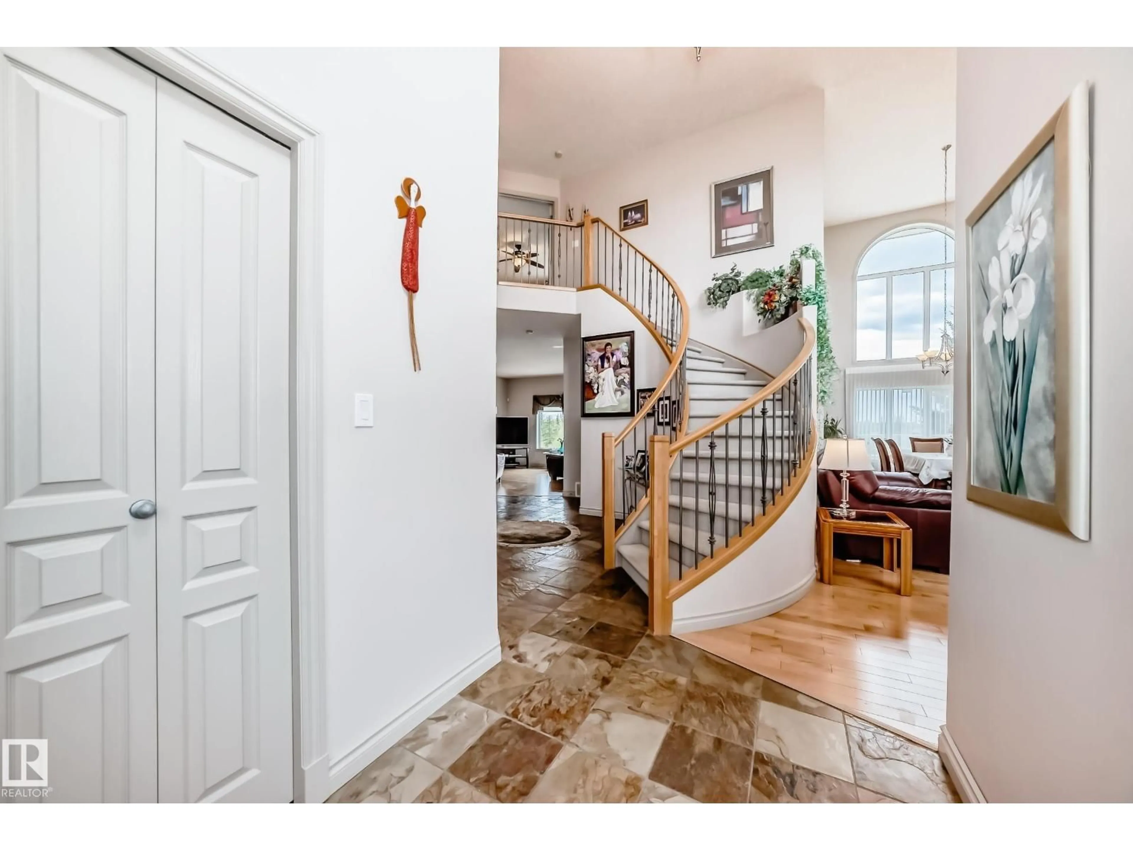 Indoor entryway for NW - 15516 135 ST, Edmonton Alberta T6V1P5