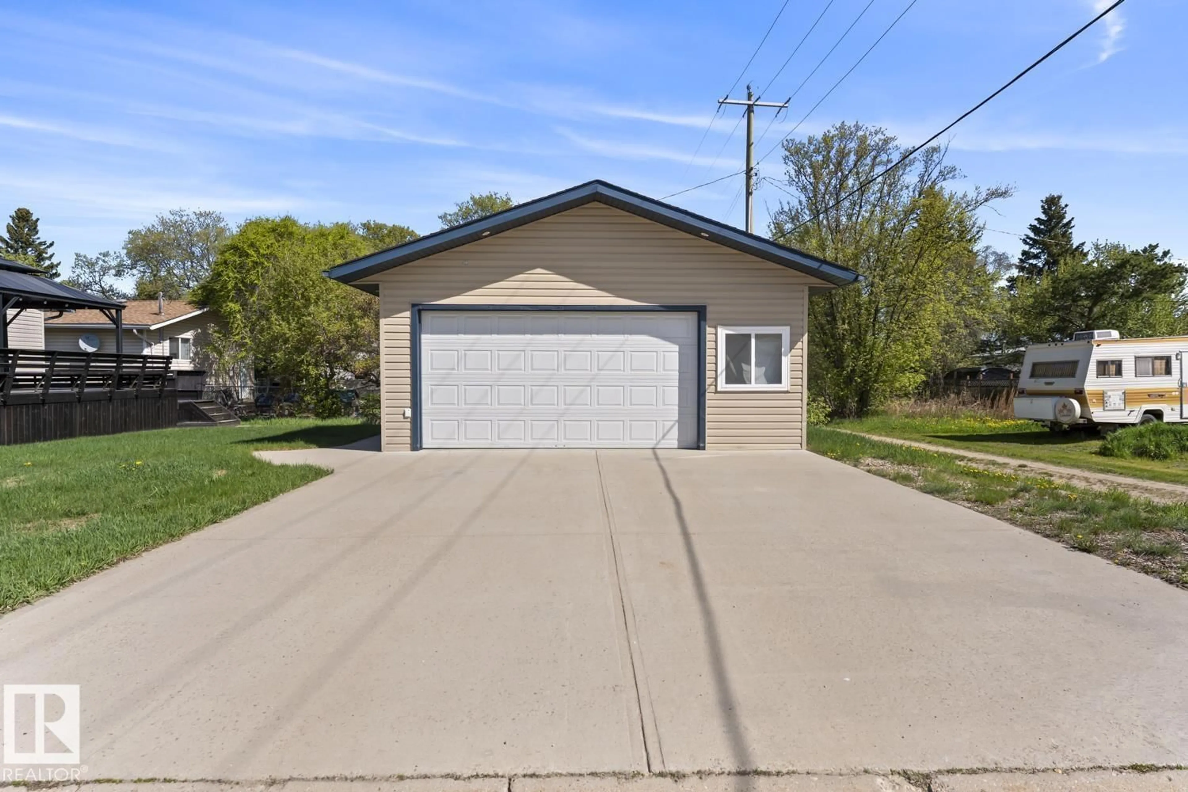 Unknown for 1412 10 ST, Cold Lake Alberta T9M1J6