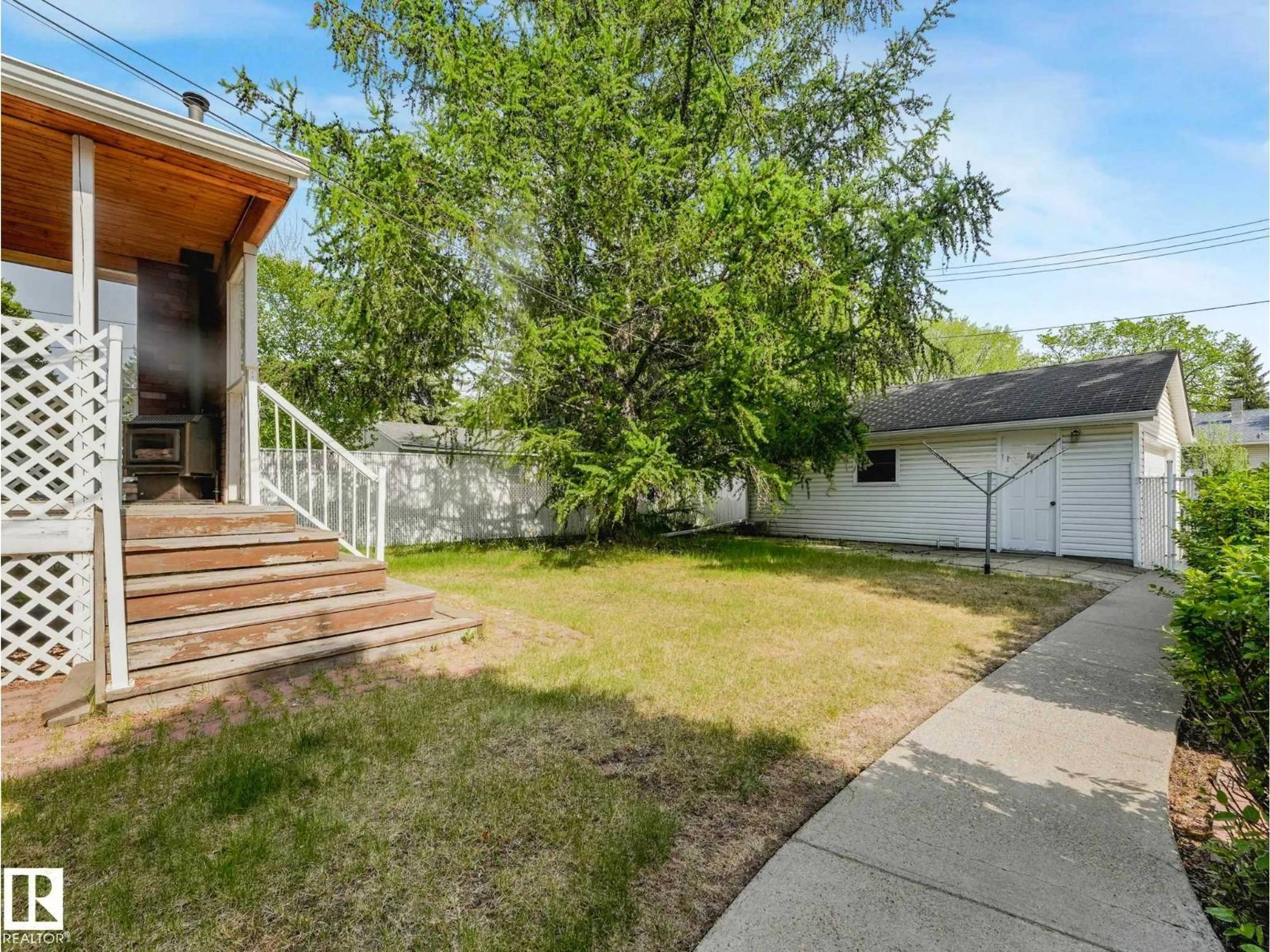 A pic from outside/outdoor area/front of a property/back of a property/a pic from drone, street for 13411 DOVERCOURT AV, Edmonton Alberta T5L4E3