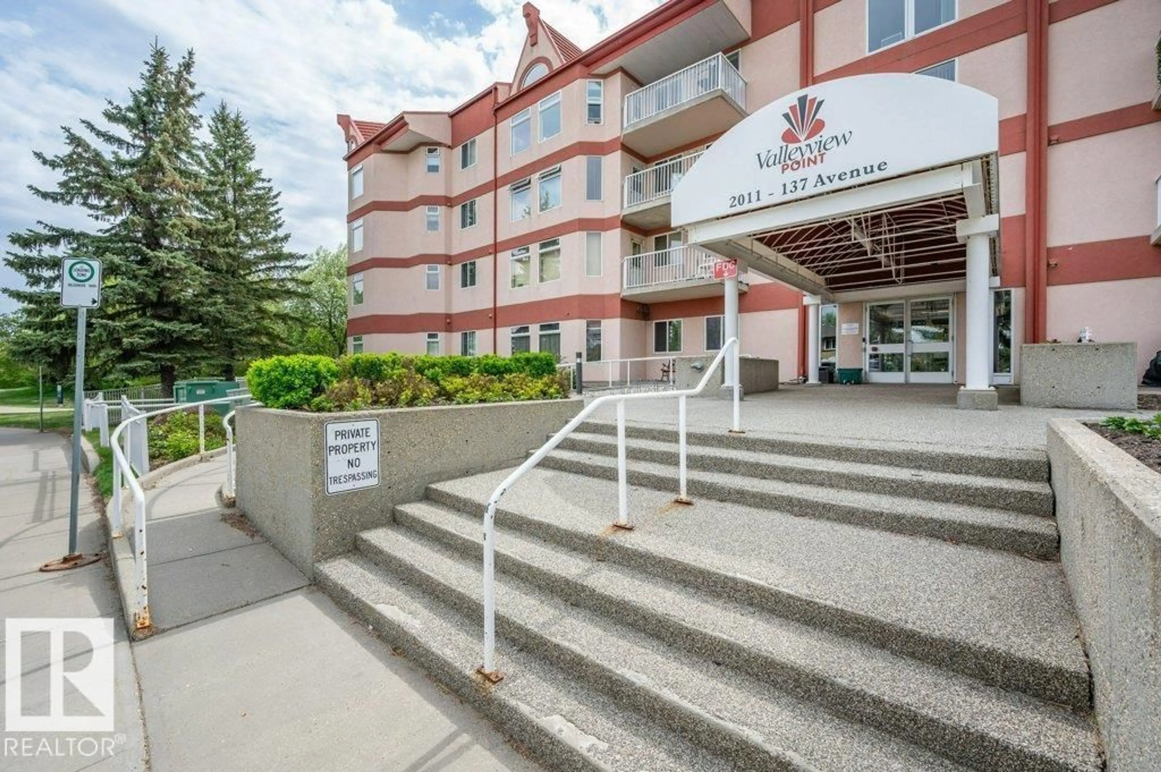 Indoor foyer for 316 - 2011 137 AV, Edmonton Alberta T5A4W2