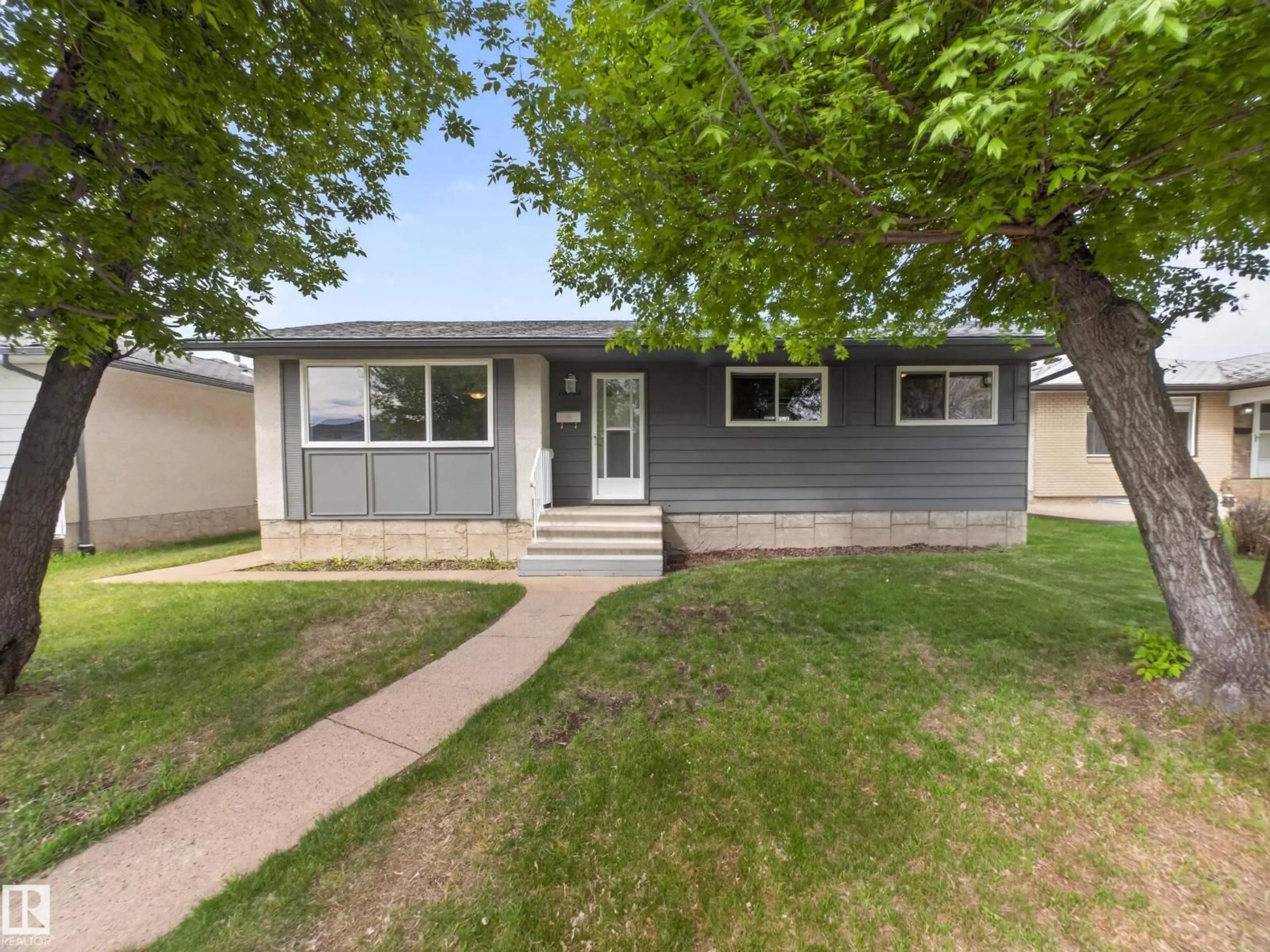 Home with vinyl exterior material, street for NW - 15124 88A ST, Edmonton Alberta T5E5T7