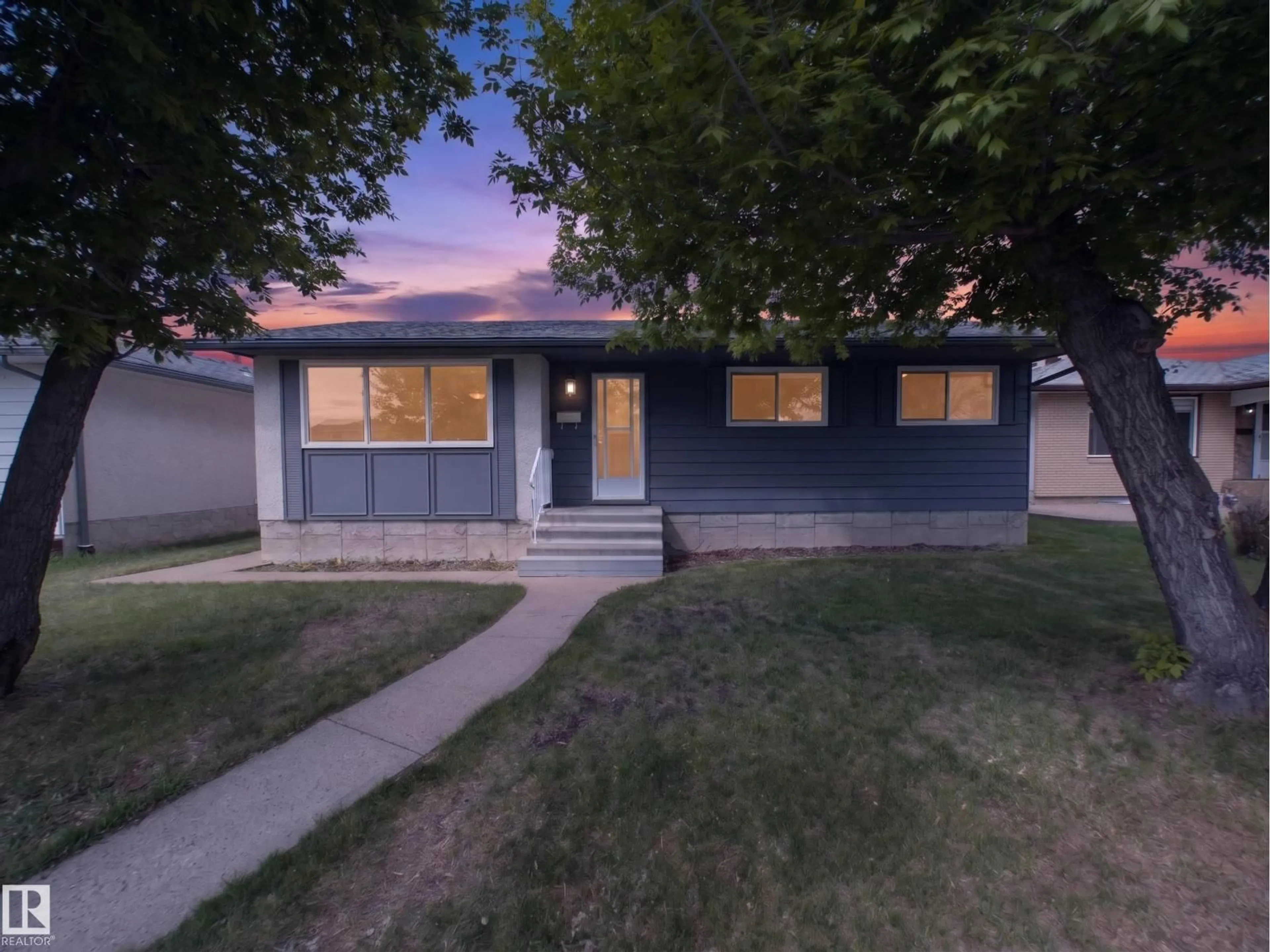 Home with vinyl exterior material, street for NW - 15124 88A ST, Edmonton Alberta T5E5T7