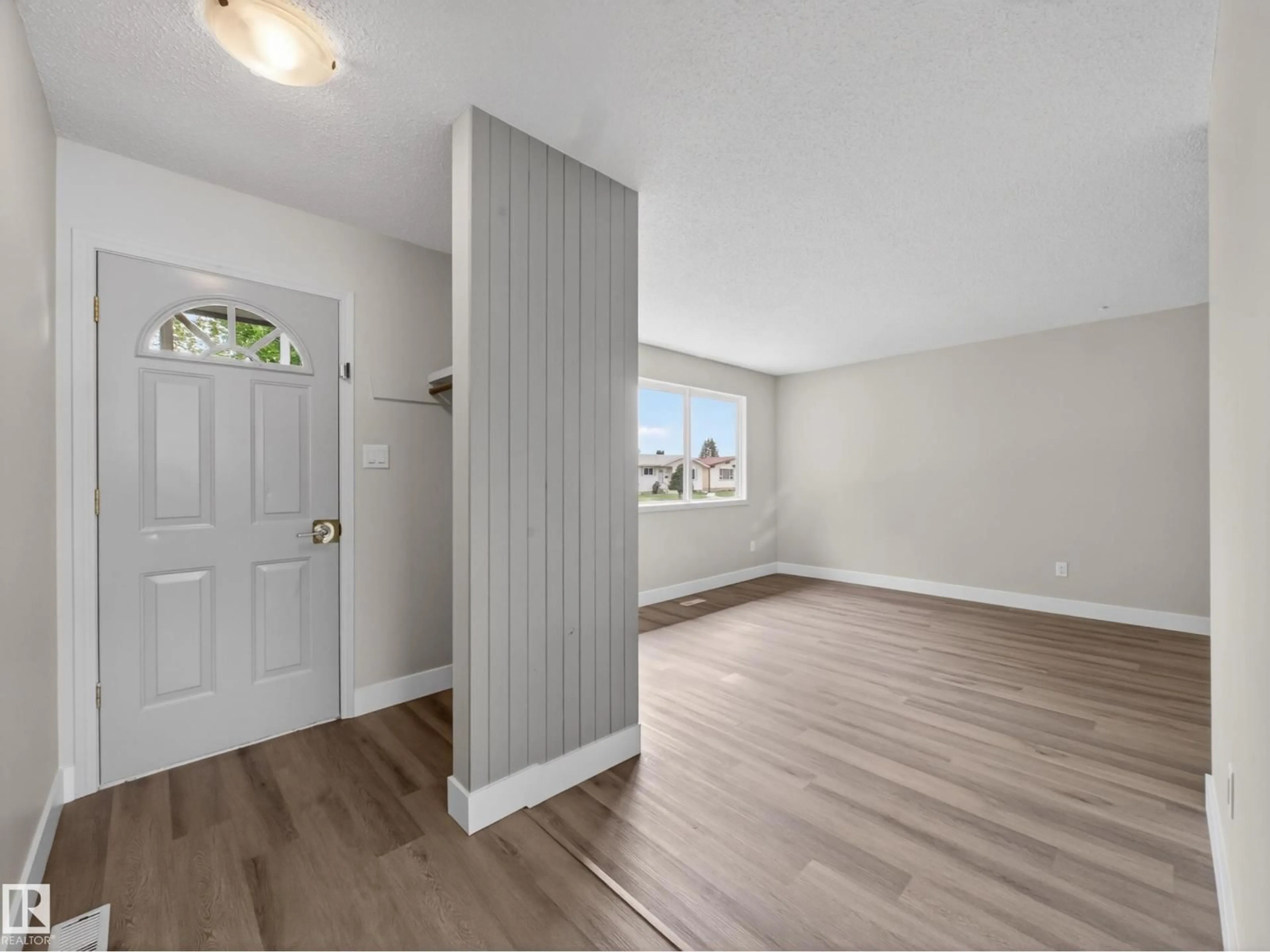 Indoor entryway for NW - 15124 88A ST, Edmonton Alberta T5E5T7