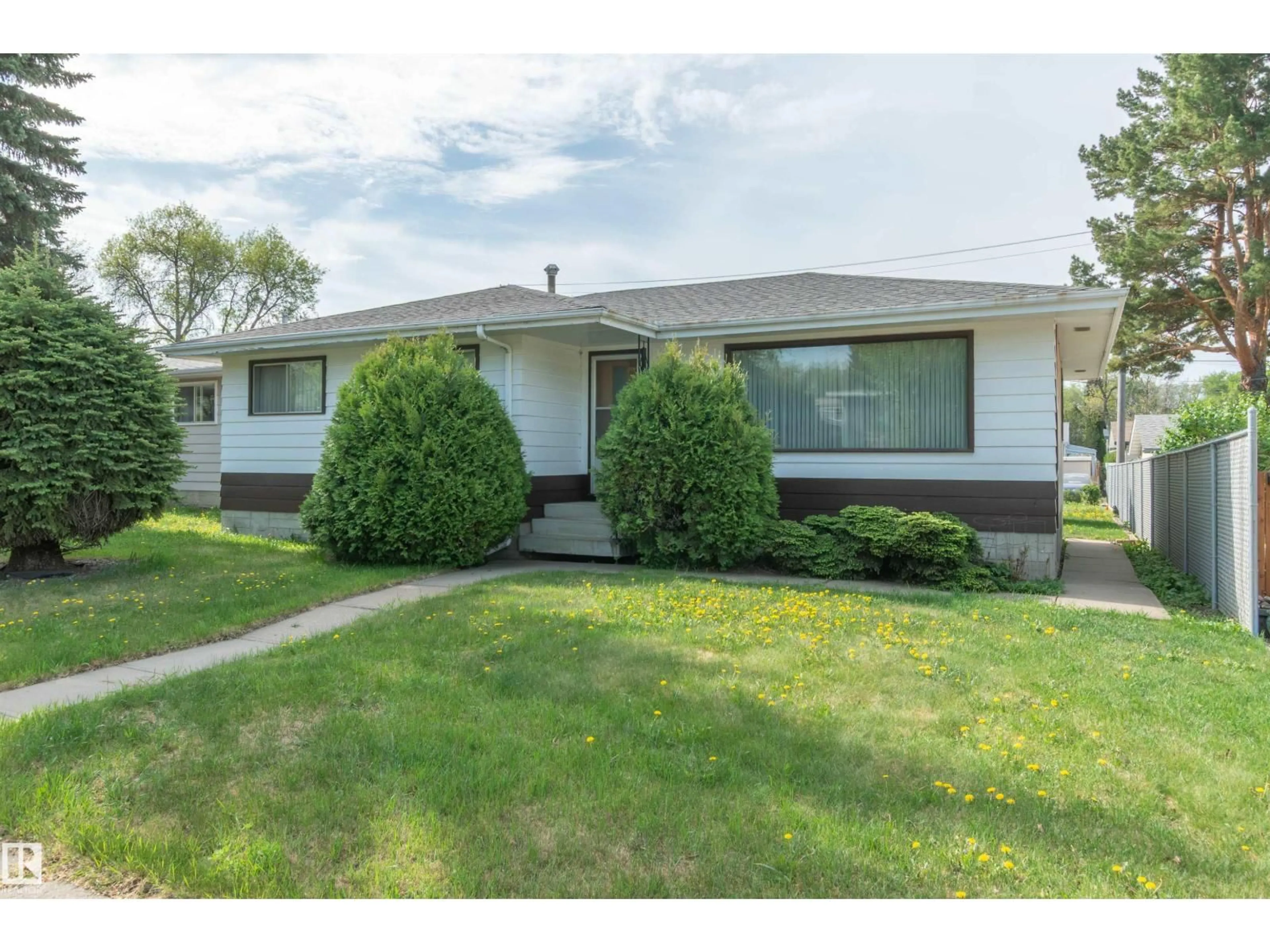 Home with vinyl exterior material, street for 4009 114 AV, Edmonton Alberta T5W0S9