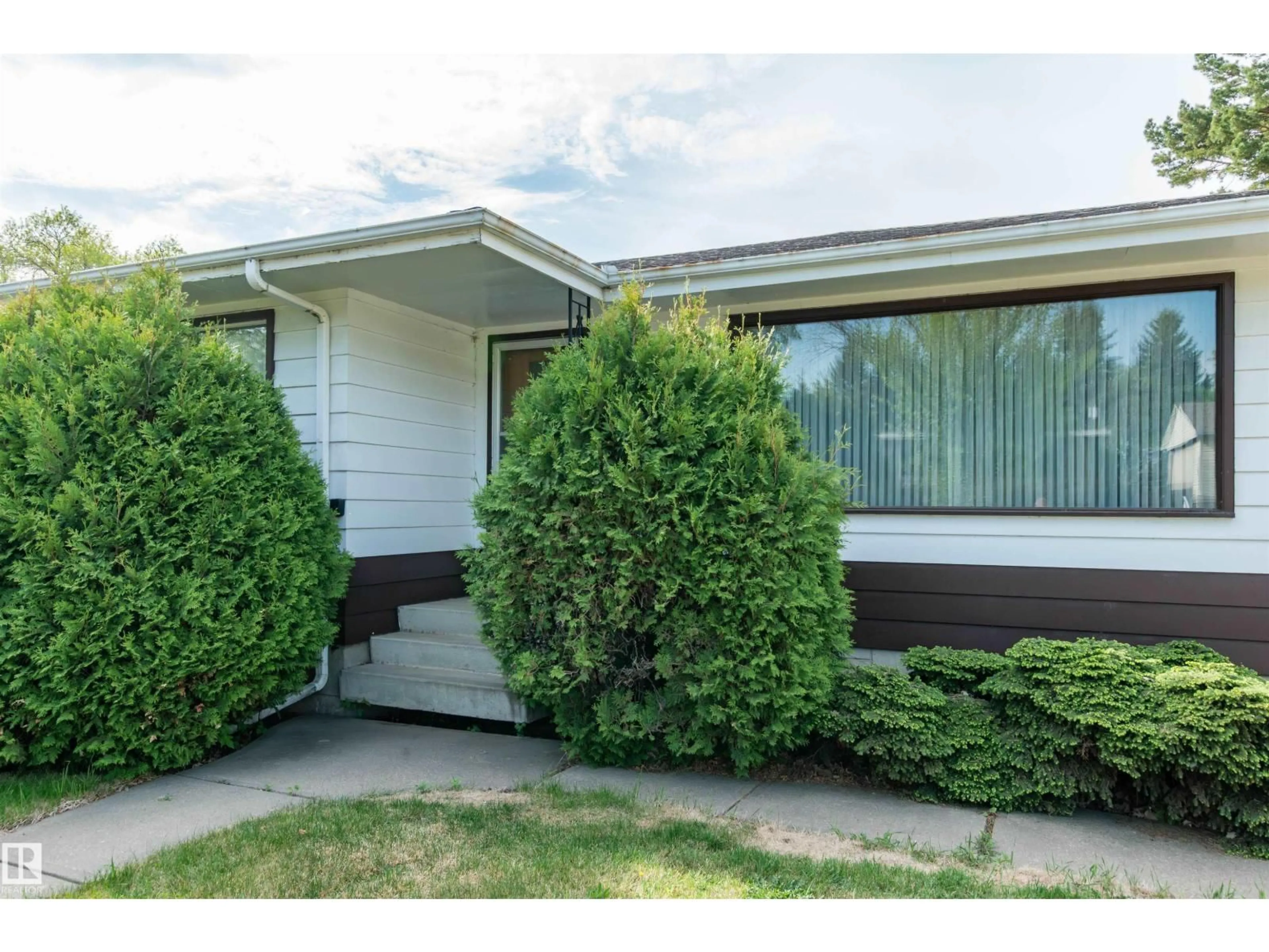 Home with vinyl exterior material, street for 4009 114 AV, Edmonton Alberta T5W0S9