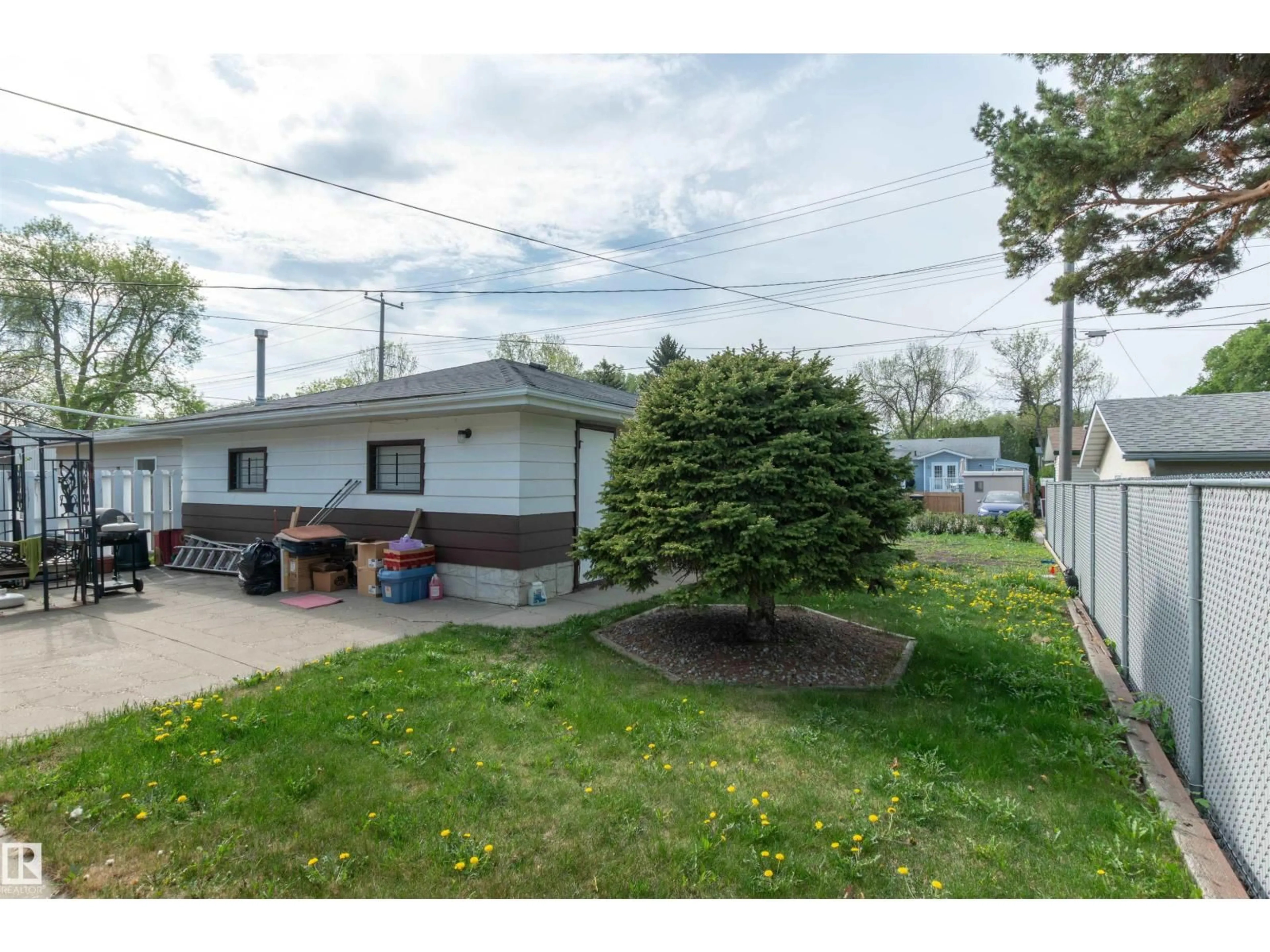 A pic from outside/outdoor area/front of a property/back of a property/a pic from drone, street for 4009 114 AV, Edmonton Alberta T5W0S9