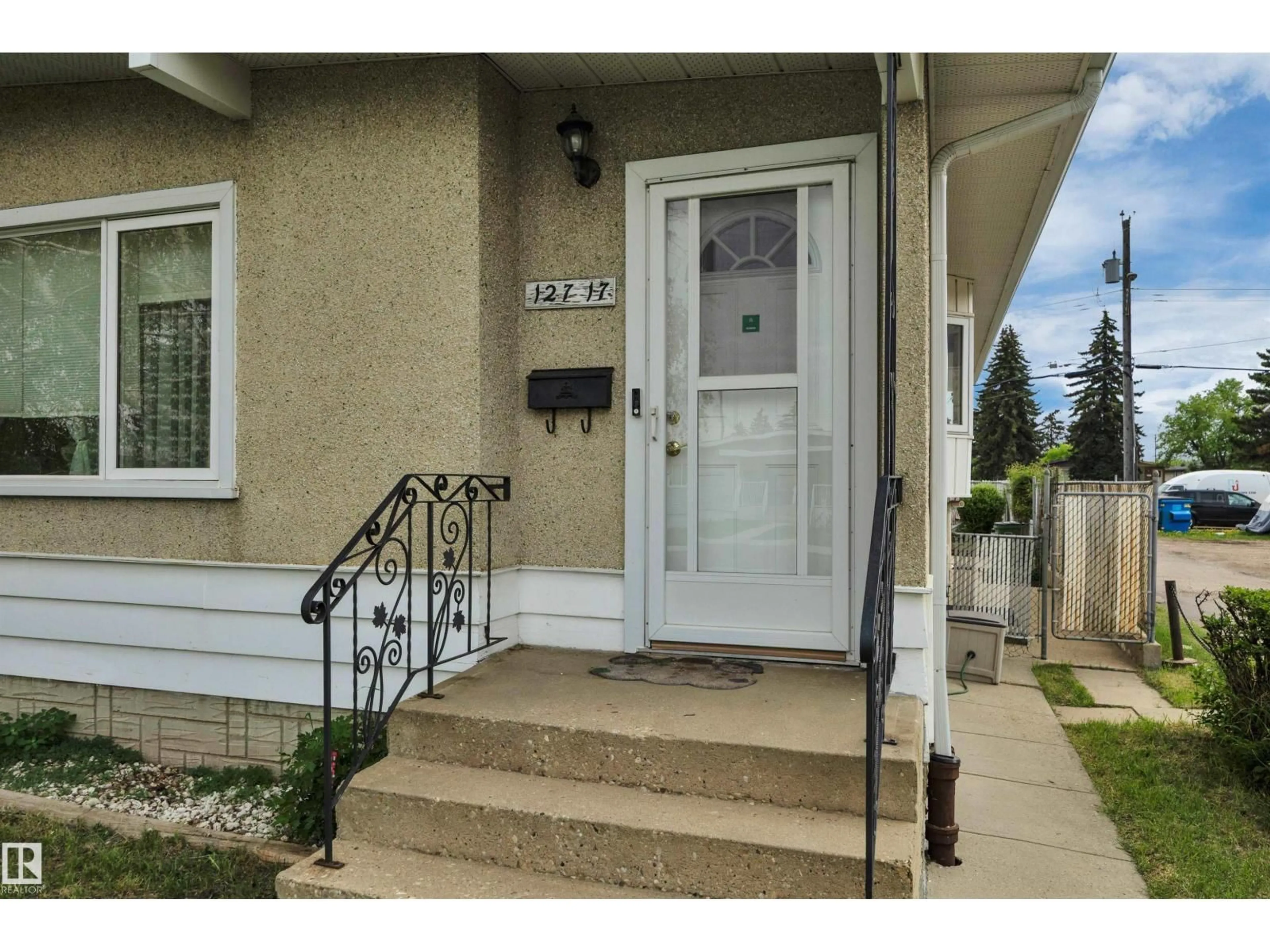 Indoor entryway for NW - 12717 91 ST, Edmonton Alberta T5E3P2