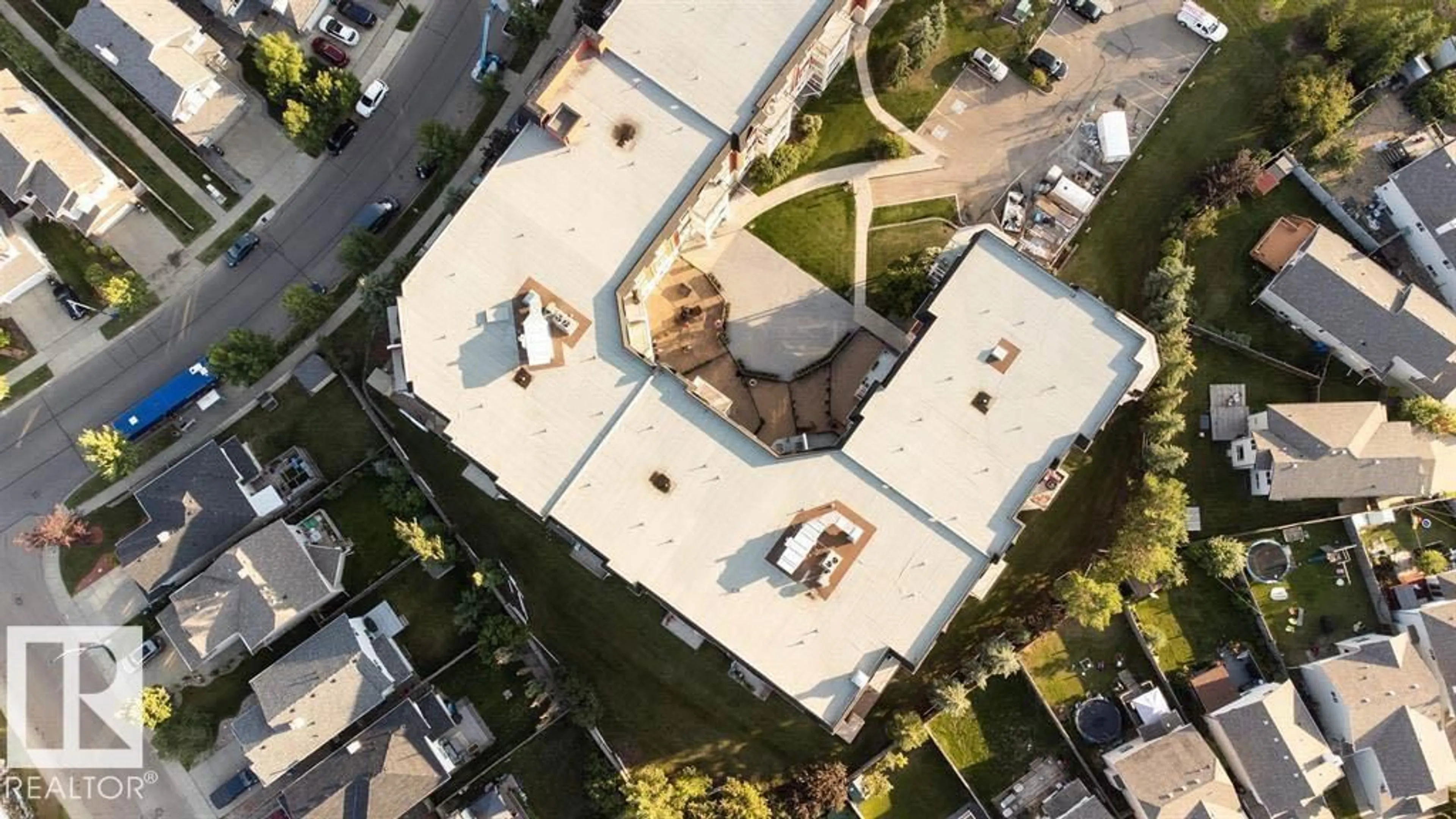 A pic from outside/outdoor area/front of a property/back of a property/a pic from drone, street for 226 - 117 MACEWAN SW, Edmonton Alberta T6W0C5