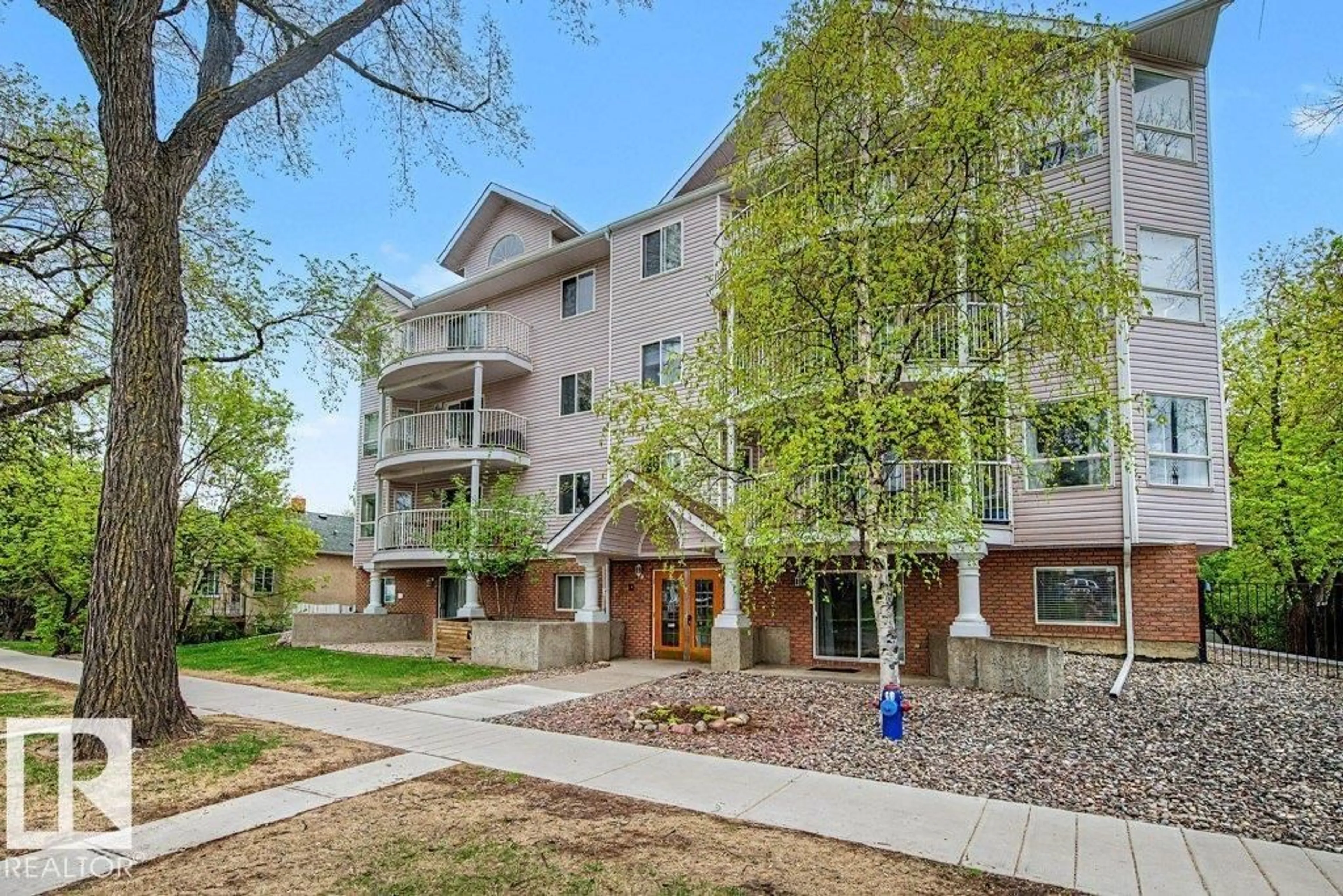 Patio, unknown for 401 - 10827 85 AV, Edmonton Alberta T6E2L2