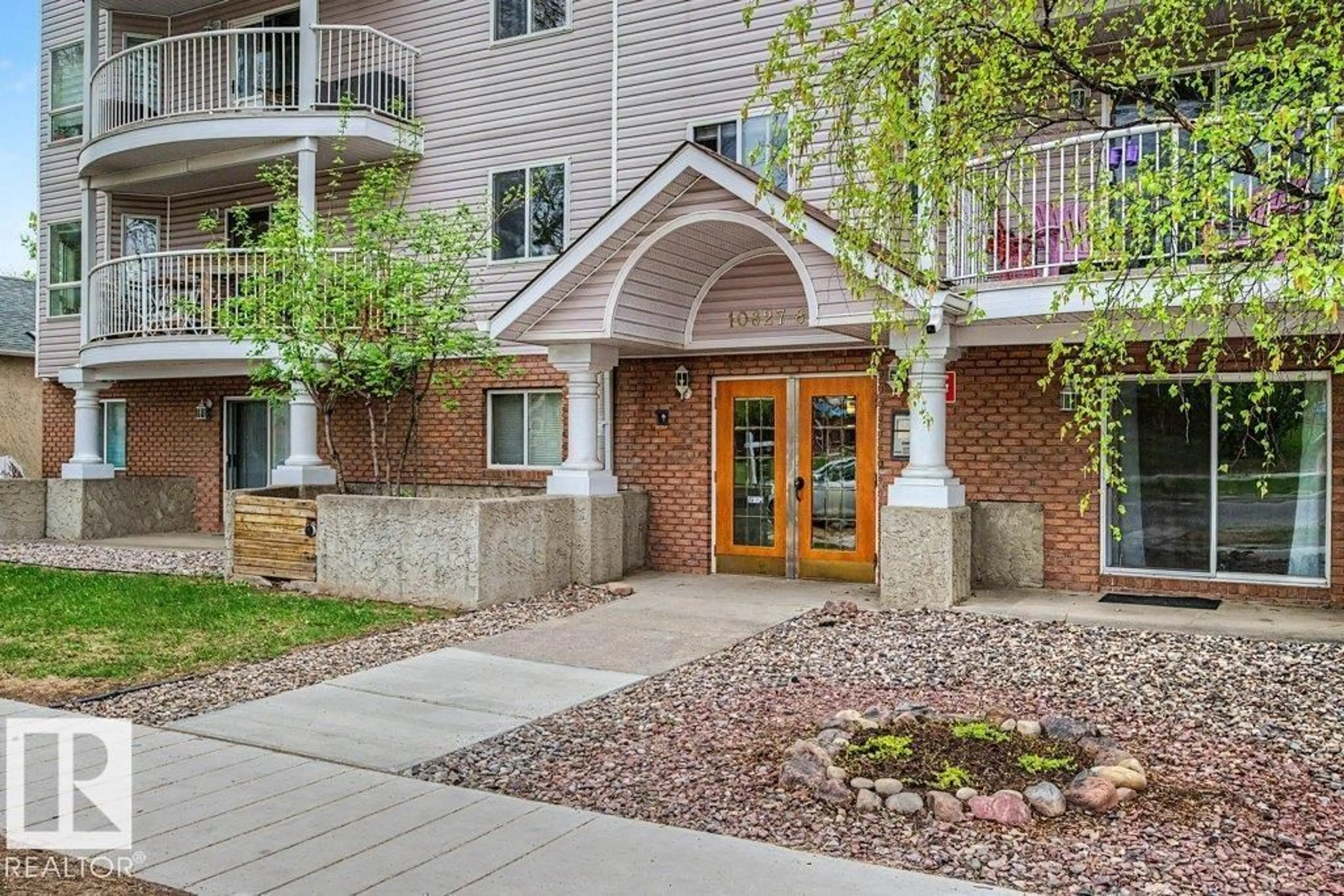 Patio, unknown for 401 - 10827 85 AV, Edmonton Alberta T6E2L2
