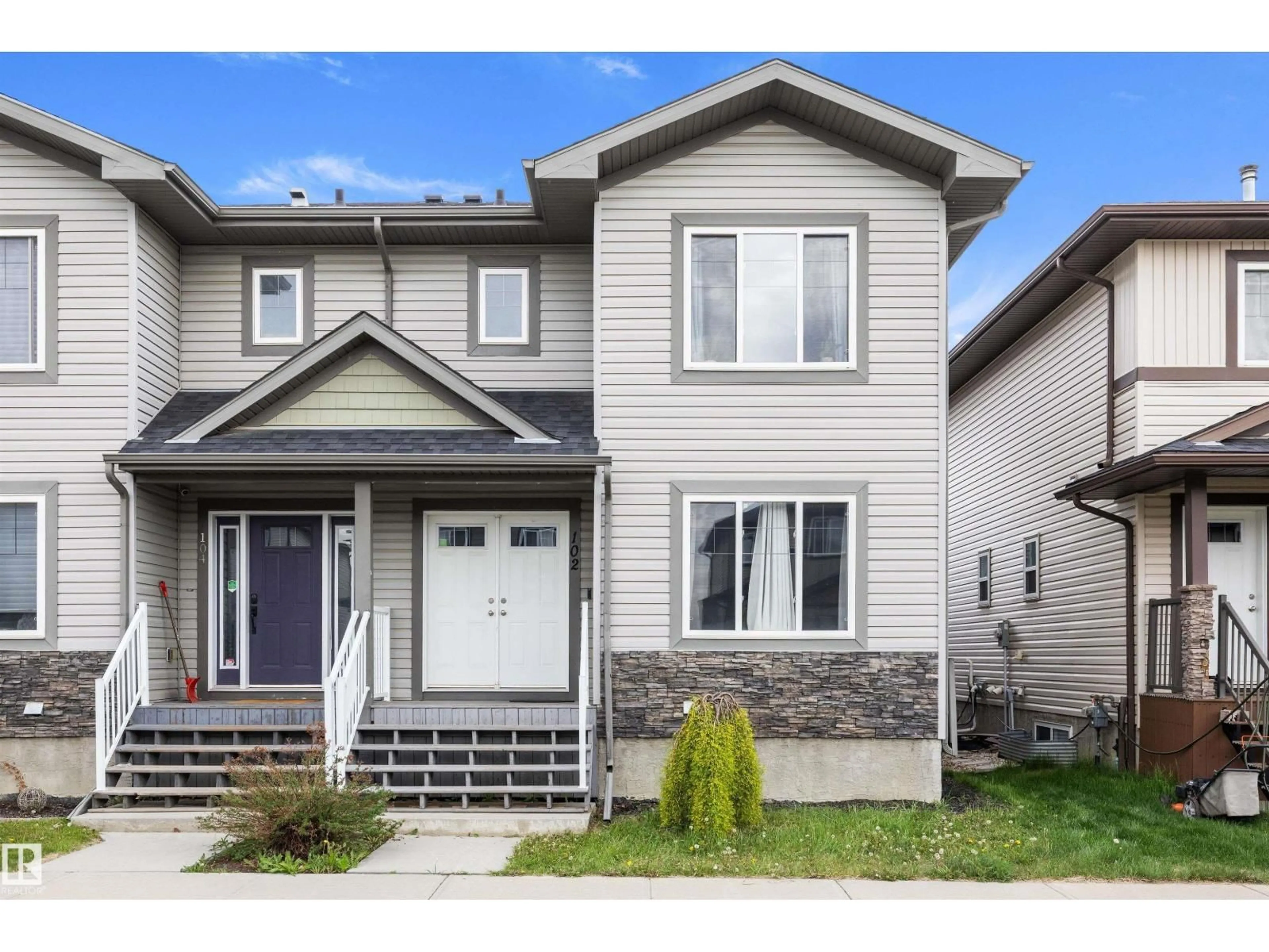 Home with vinyl exterior material, street for 102 RICHMOND LI, Fort Saskatchewan Alberta T8L0S6