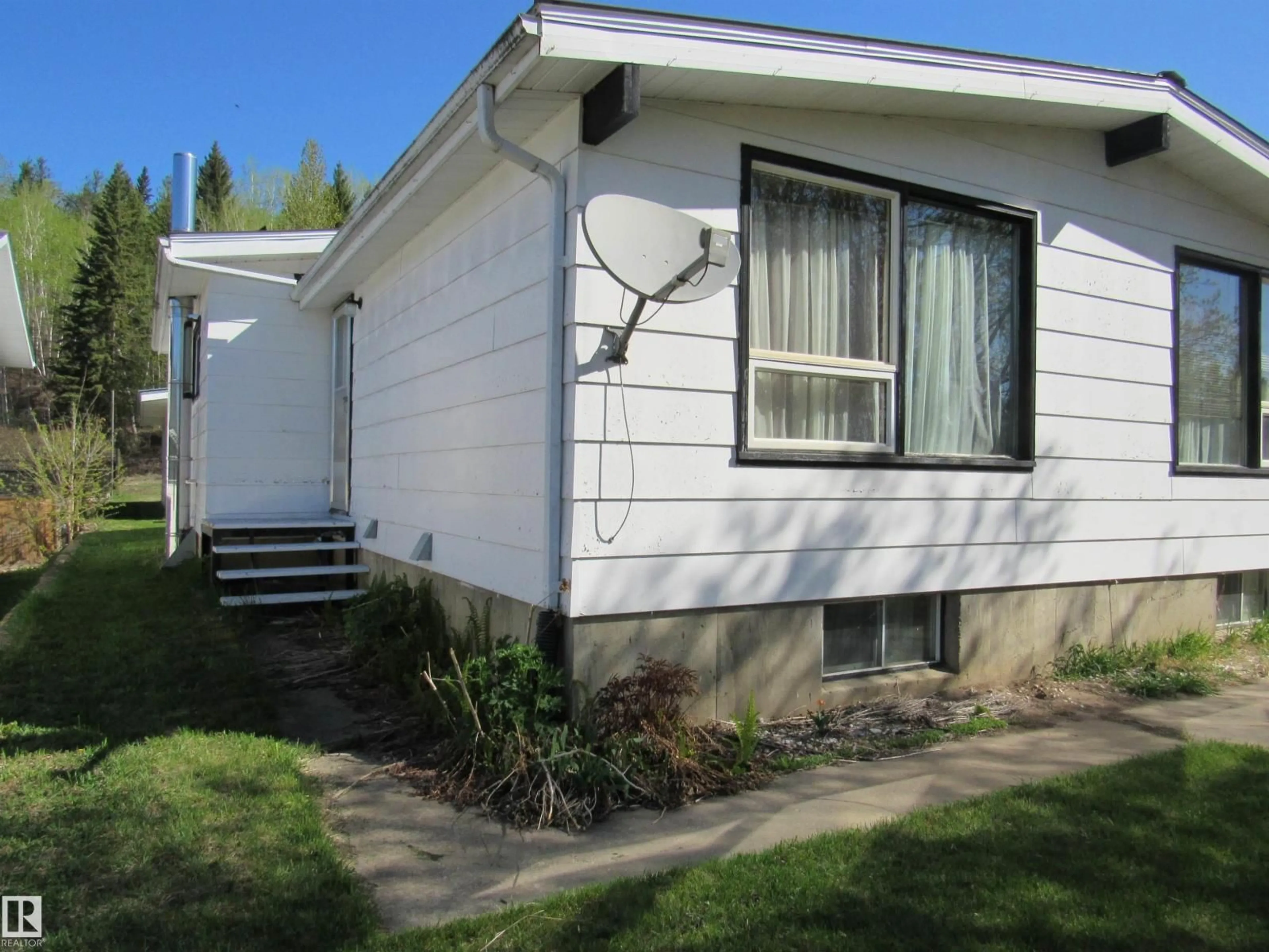 Home with vinyl exterior material, street for 53 CRESCENT DRIVE, Fort Assiniboine Alberta T0G1A0