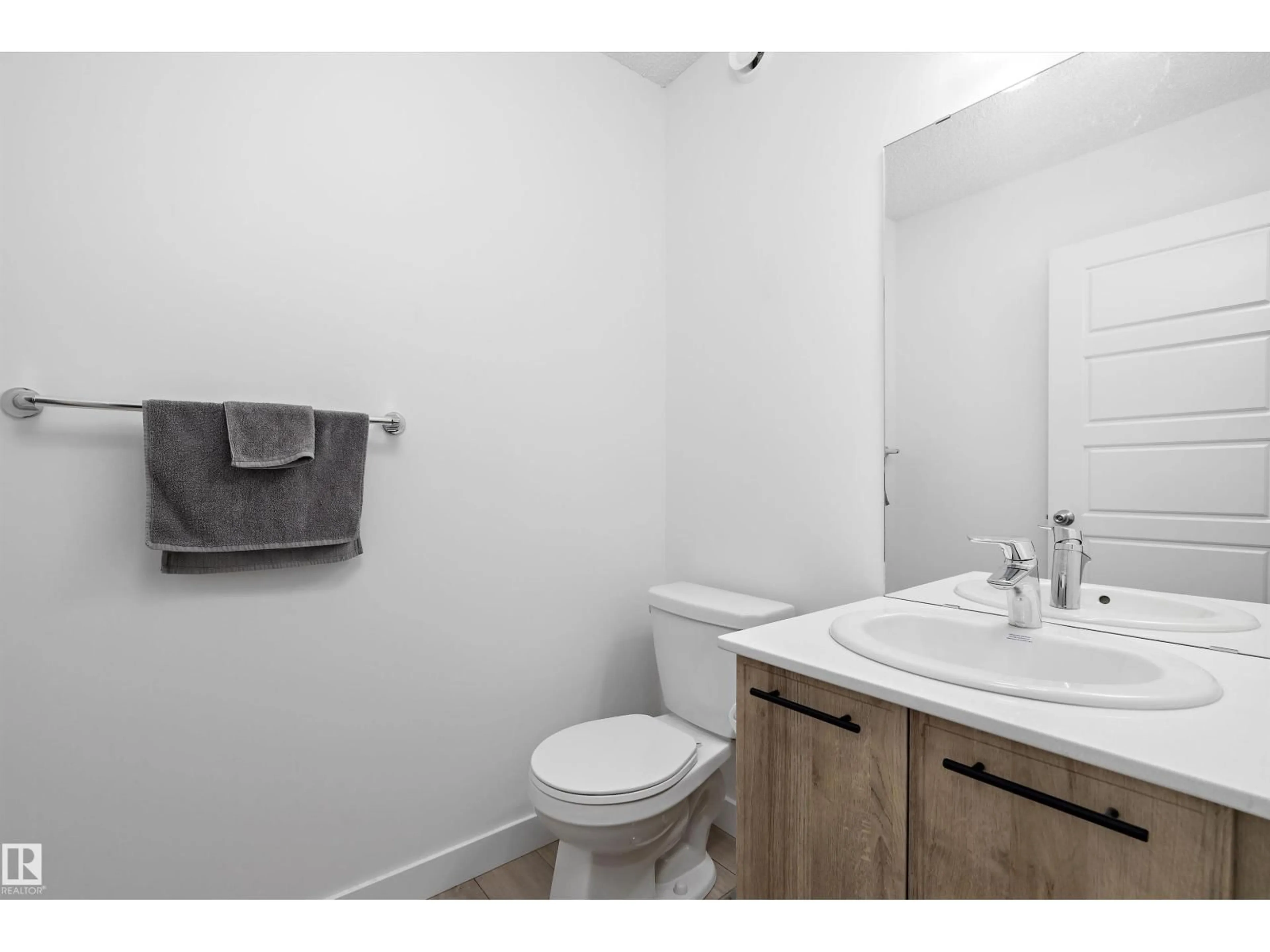 Standard bathroom, unknown for 833 NORTHERN HARRIER LN, Edmonton Alberta T5S0P8