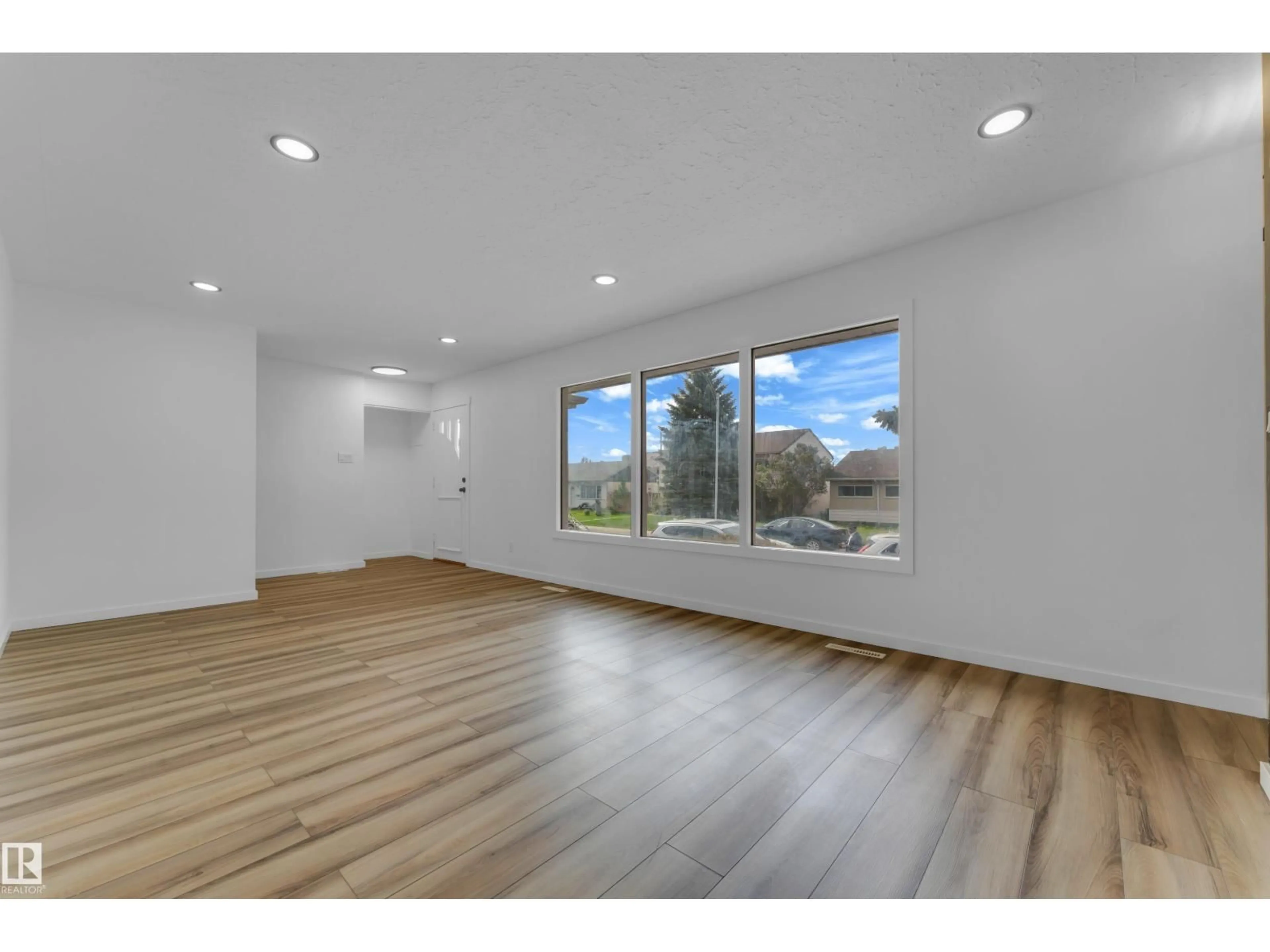 A pic of a room for 13116 128A AV, Edmonton Alberta T5L3H8