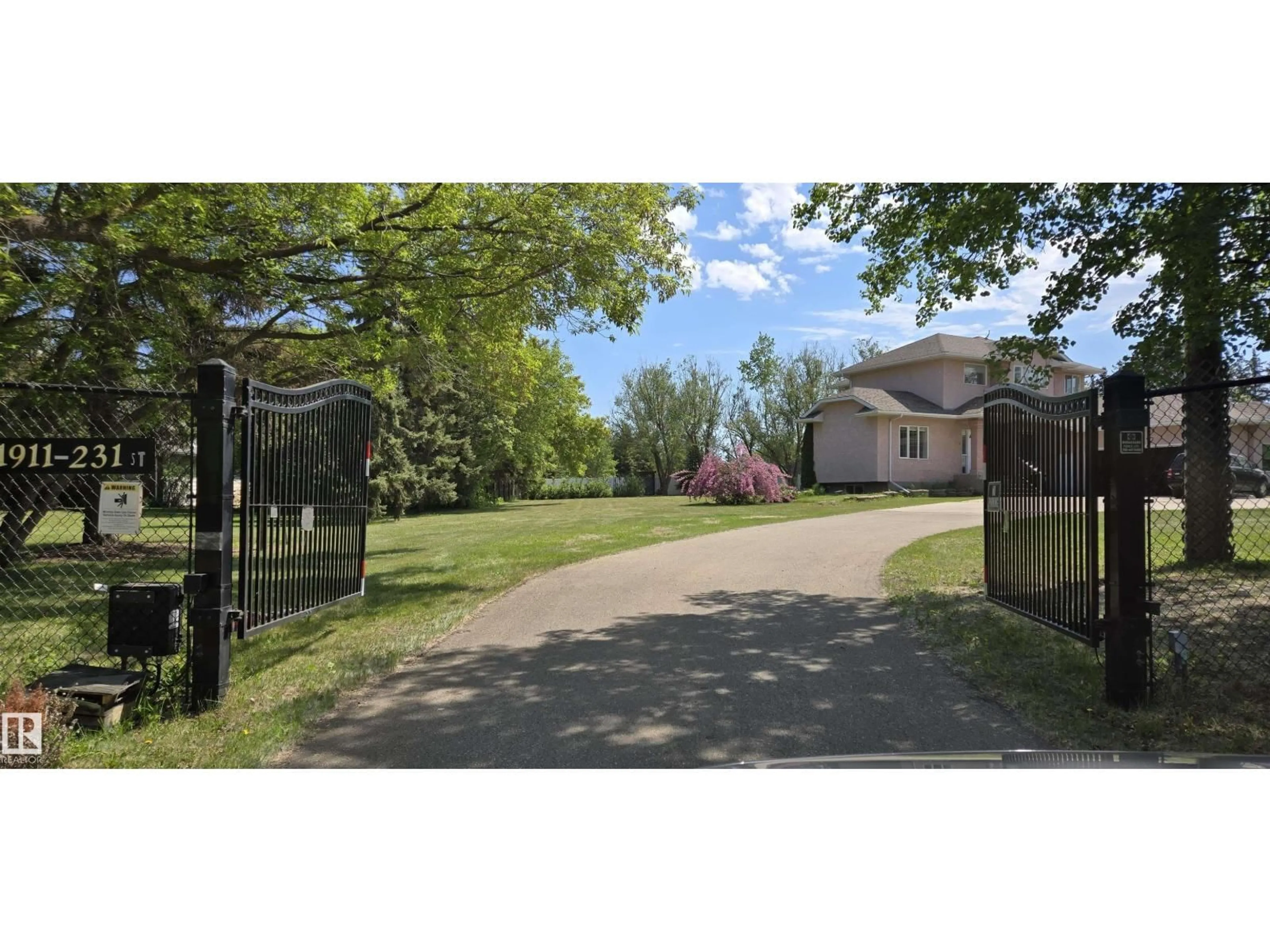 A pic from outside/outdoor area/front of a property/back of a property/a pic from drone, unknown for 11911 231 ST, Edmonton Alberta T5S2C2