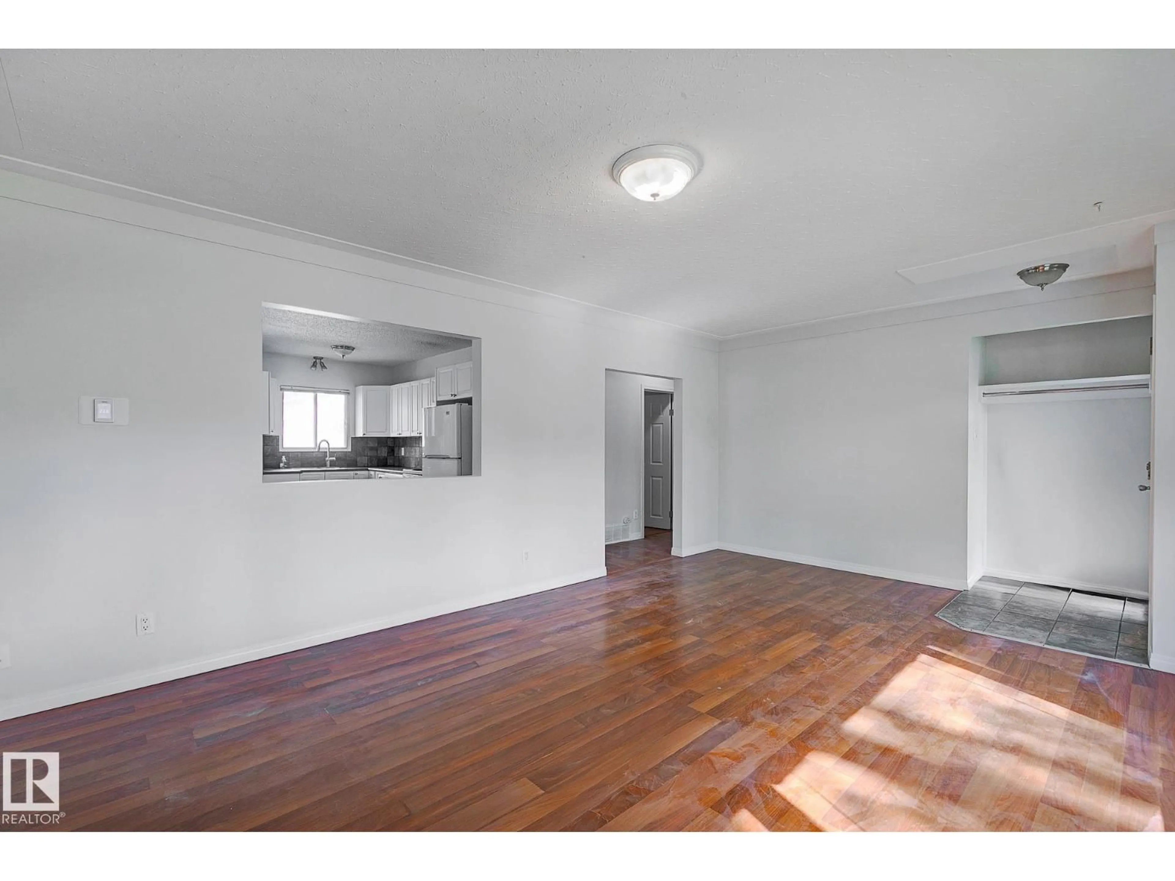 A pic of a room for 11930 56 ST, Edmonton Alberta T5W3S9