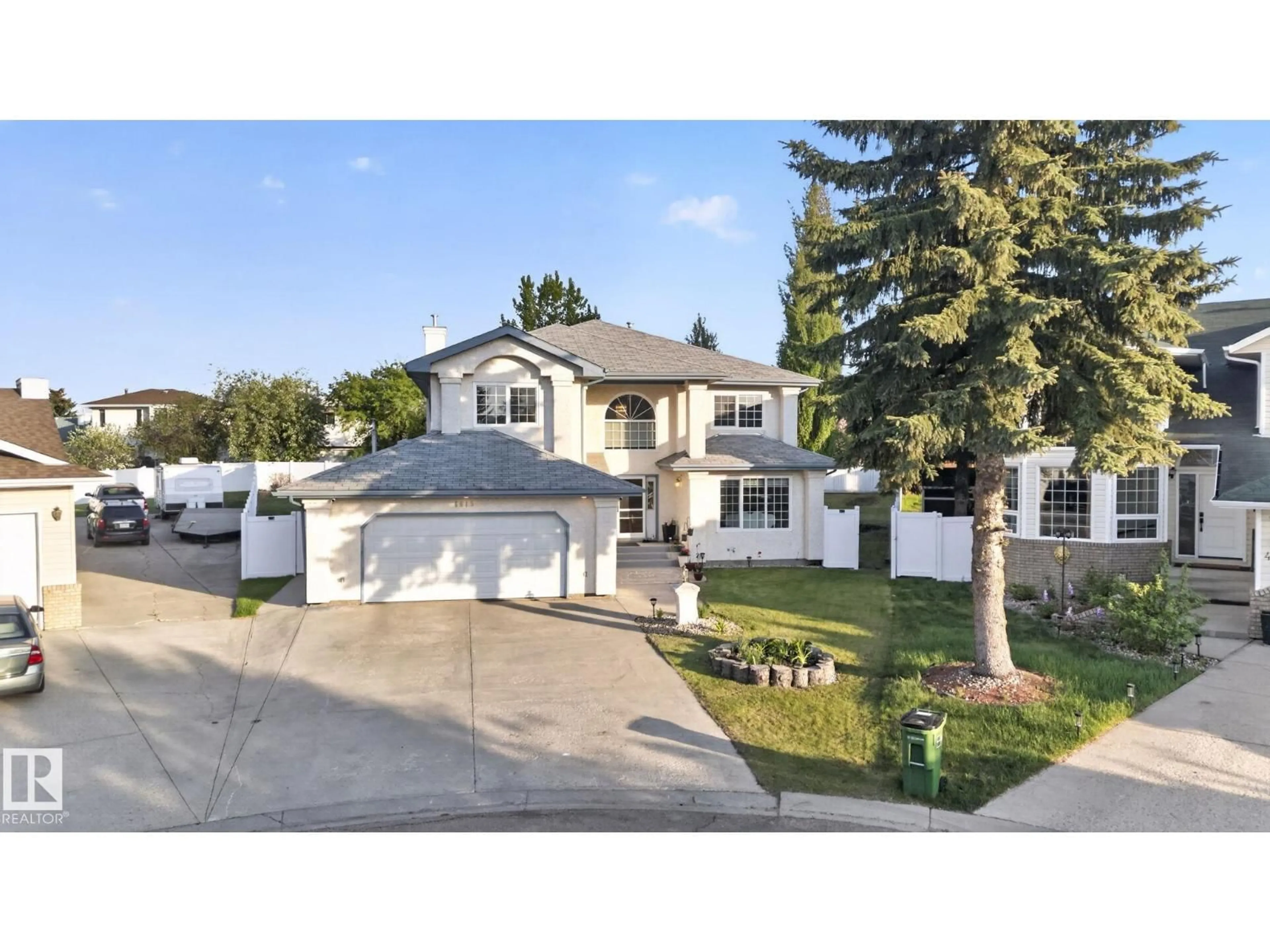 A pic from outside/outdoor area/front of a property/back of a property/a pic from drone, street for 4615 43A AV NW, Edmonton Alberta T6L6L9