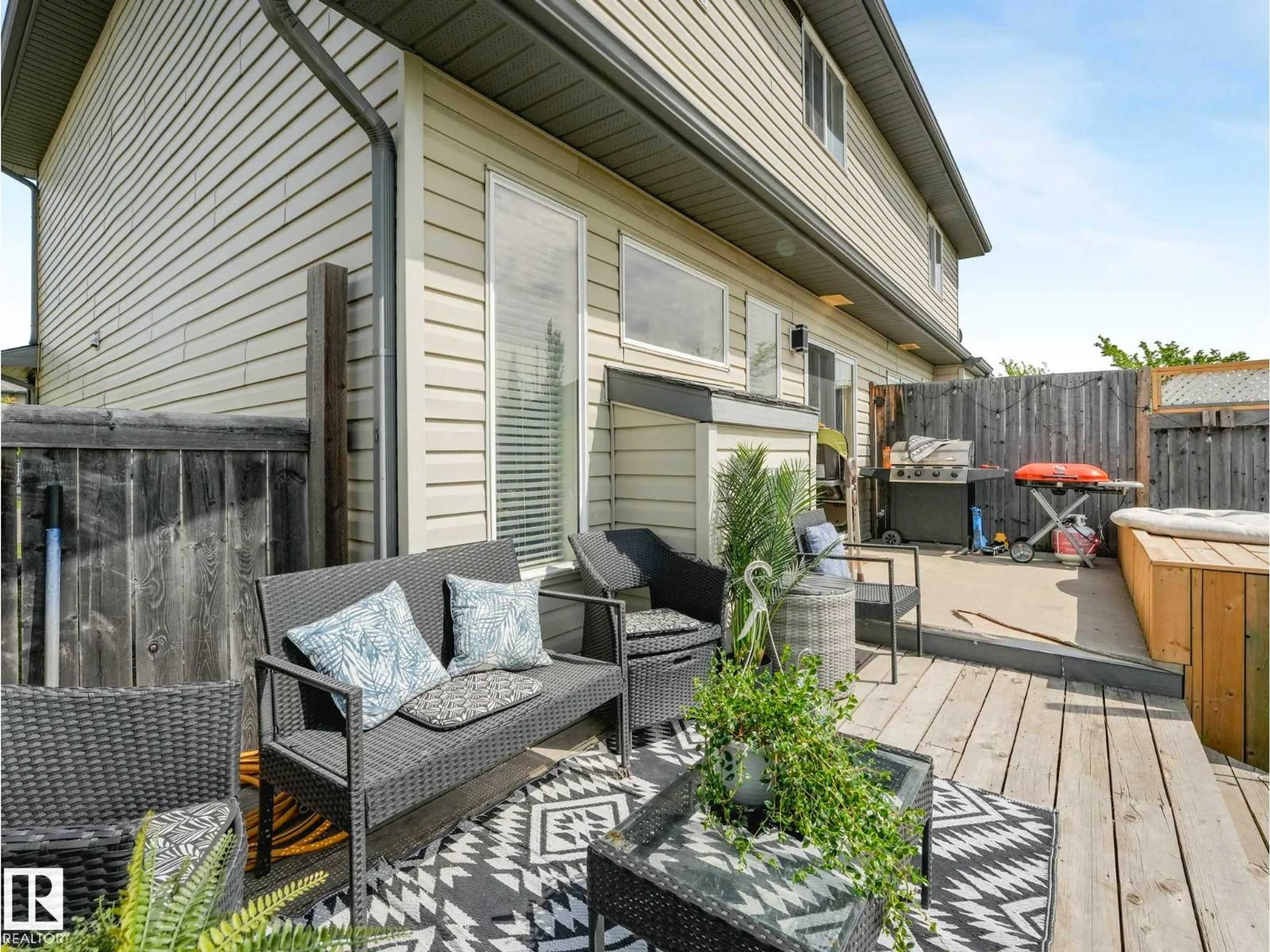 Patio, street for 2816 26 ST, Edmonton Alberta T6T2A2