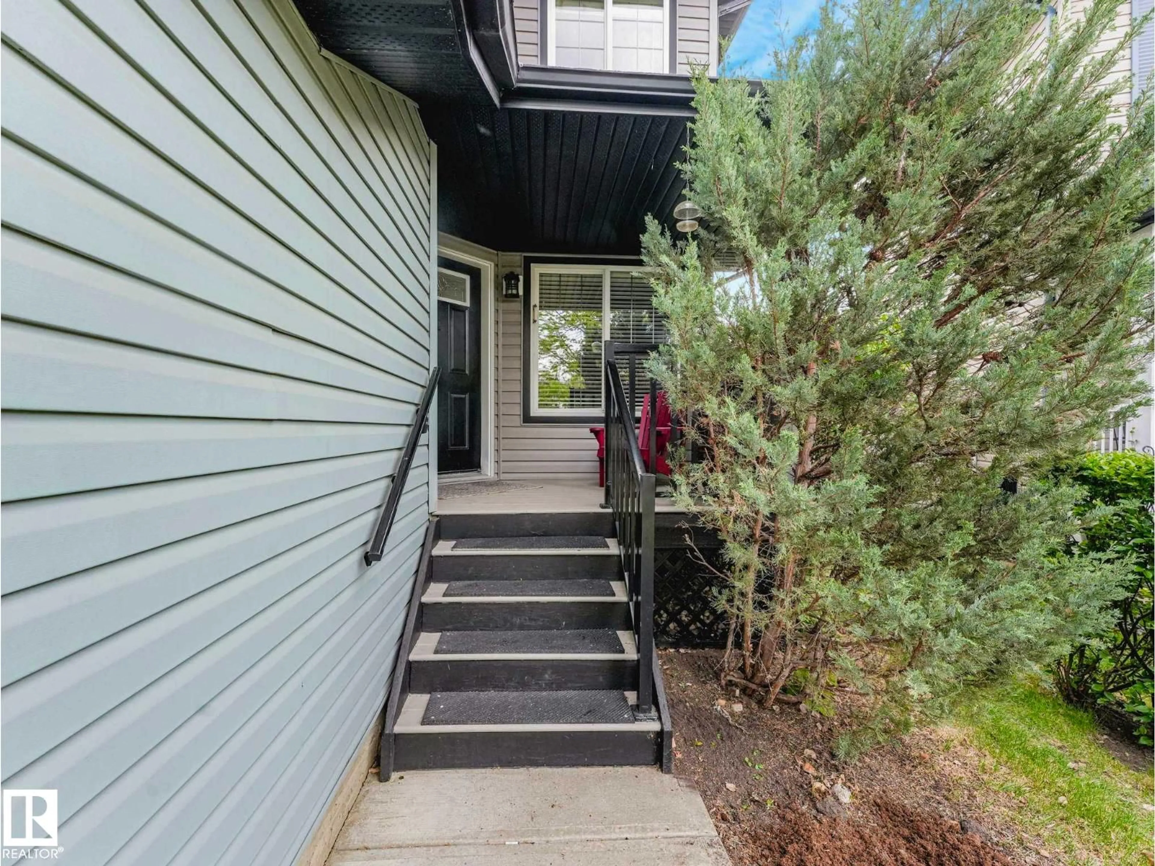 Indoor entryway for 1325 LATTA CR, Edmonton Alberta T6R3T3