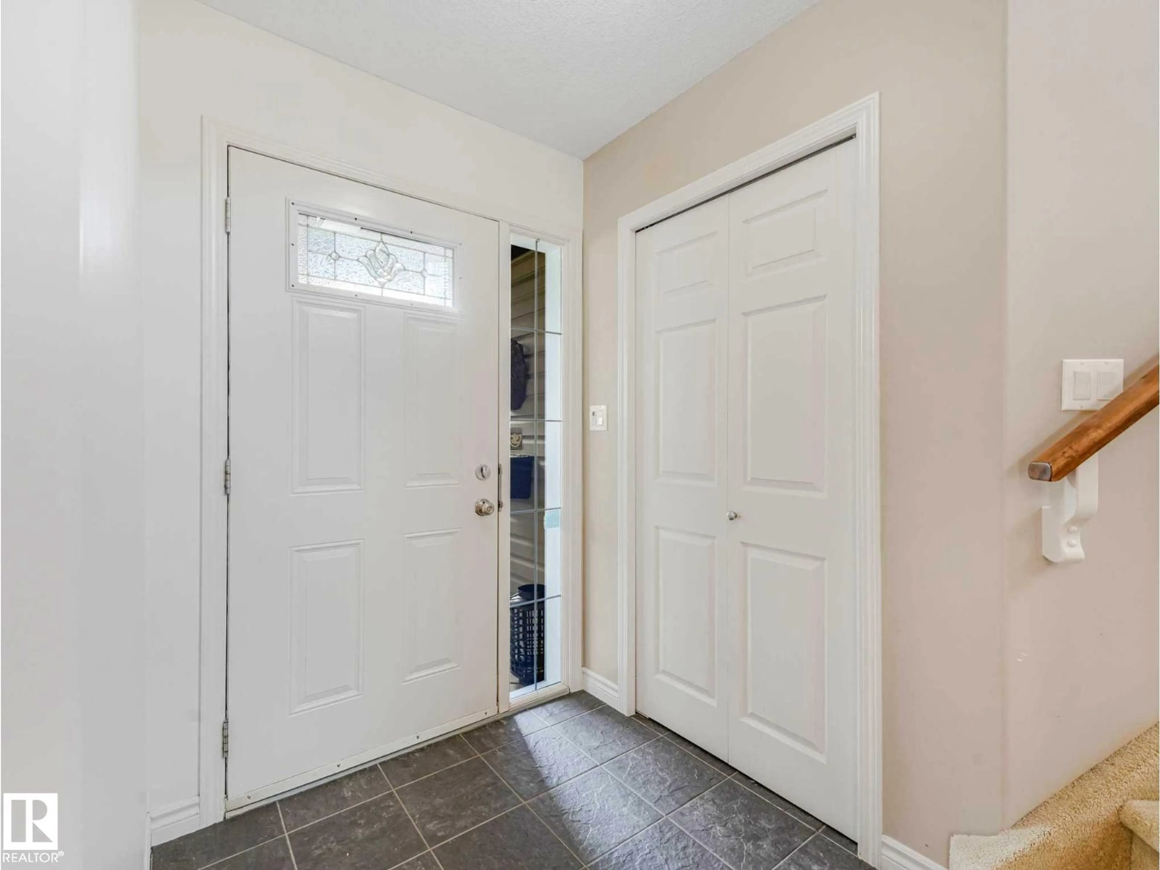 Indoor entryway for 1325 LATTA CR, Edmonton Alberta T6R3T3