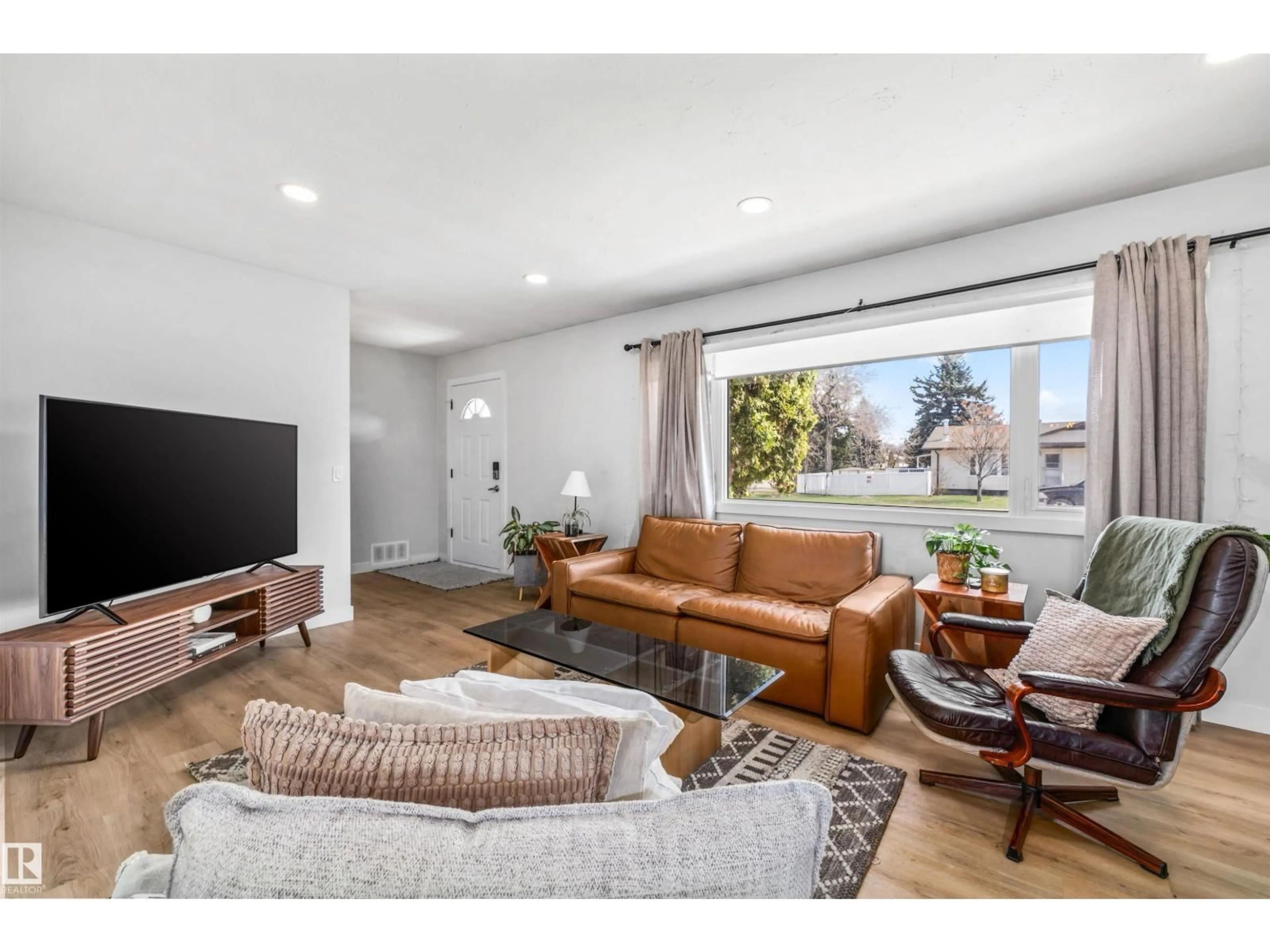Living room with furniture, wood/laminate floor for NW - 10130 62 ST, Edmonton Alberta T6A2L8