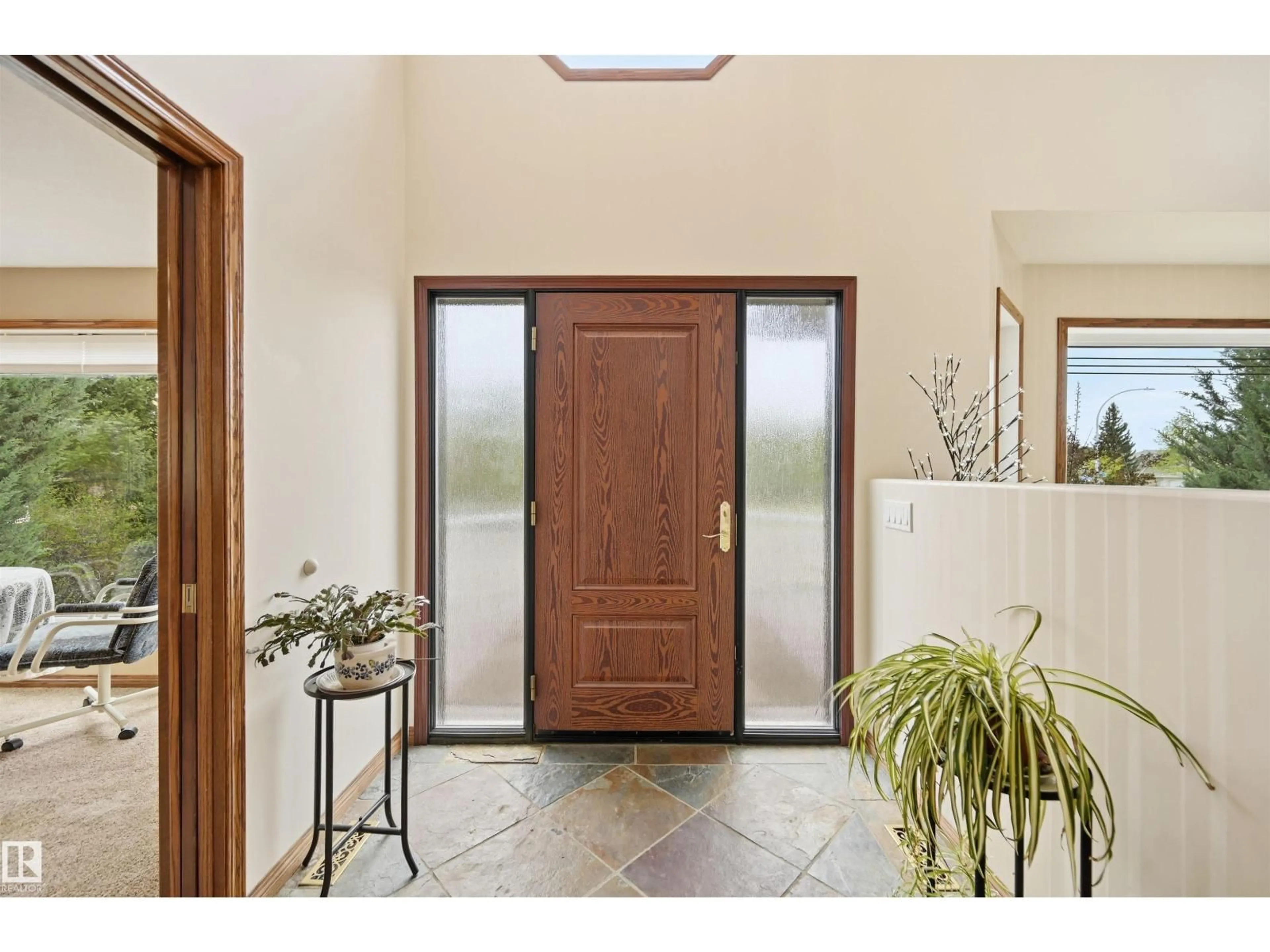 Indoor entryway for 777 BUTTERWORTH DR, Edmonton Alberta T6R2P6