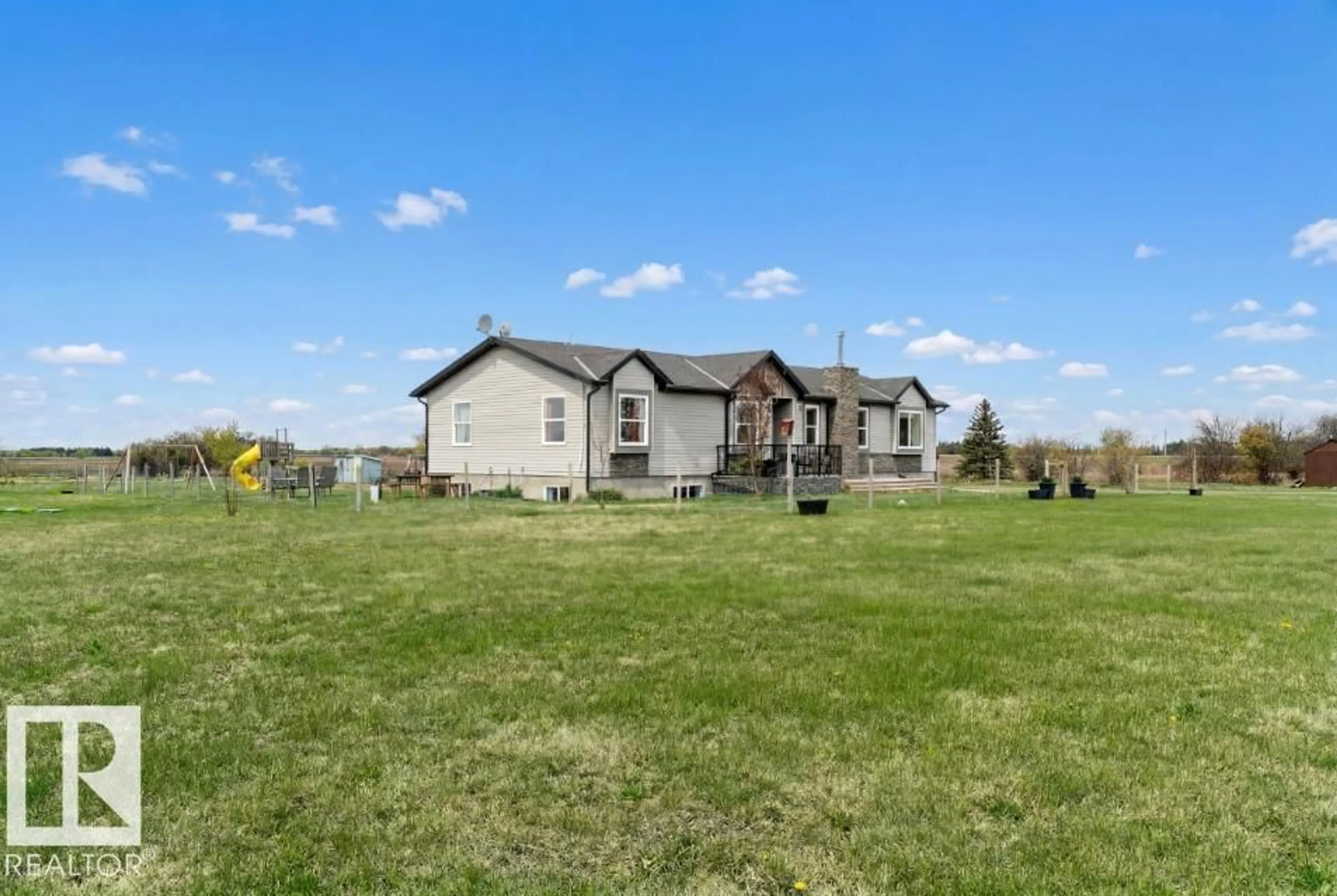 A pic from outside/outdoor area/front of a property/back of a property/a pic from drone, unknown for 55010 RGE ROAD 261, Rural Sturgeon County Alberta T8T0Y1