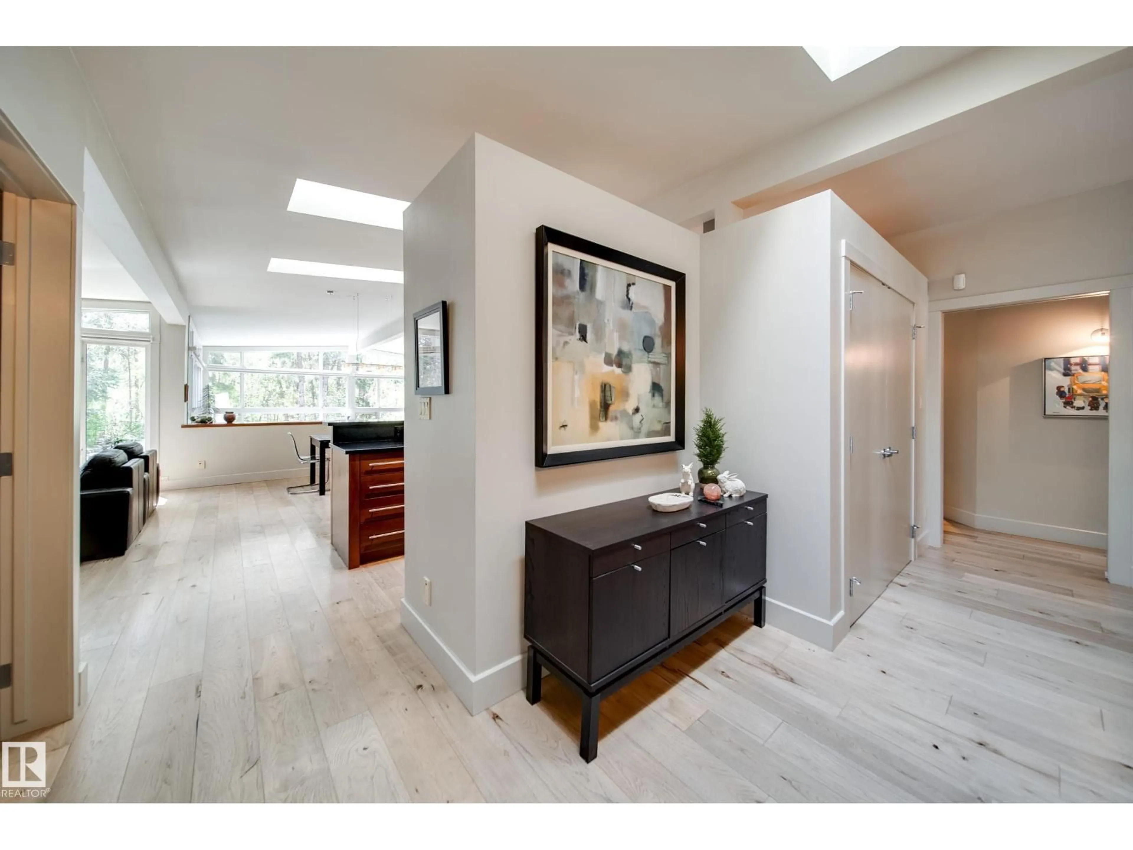 Indoor entryway for 14511 MACKENZIE DR, Edmonton Alberta T5R5W1