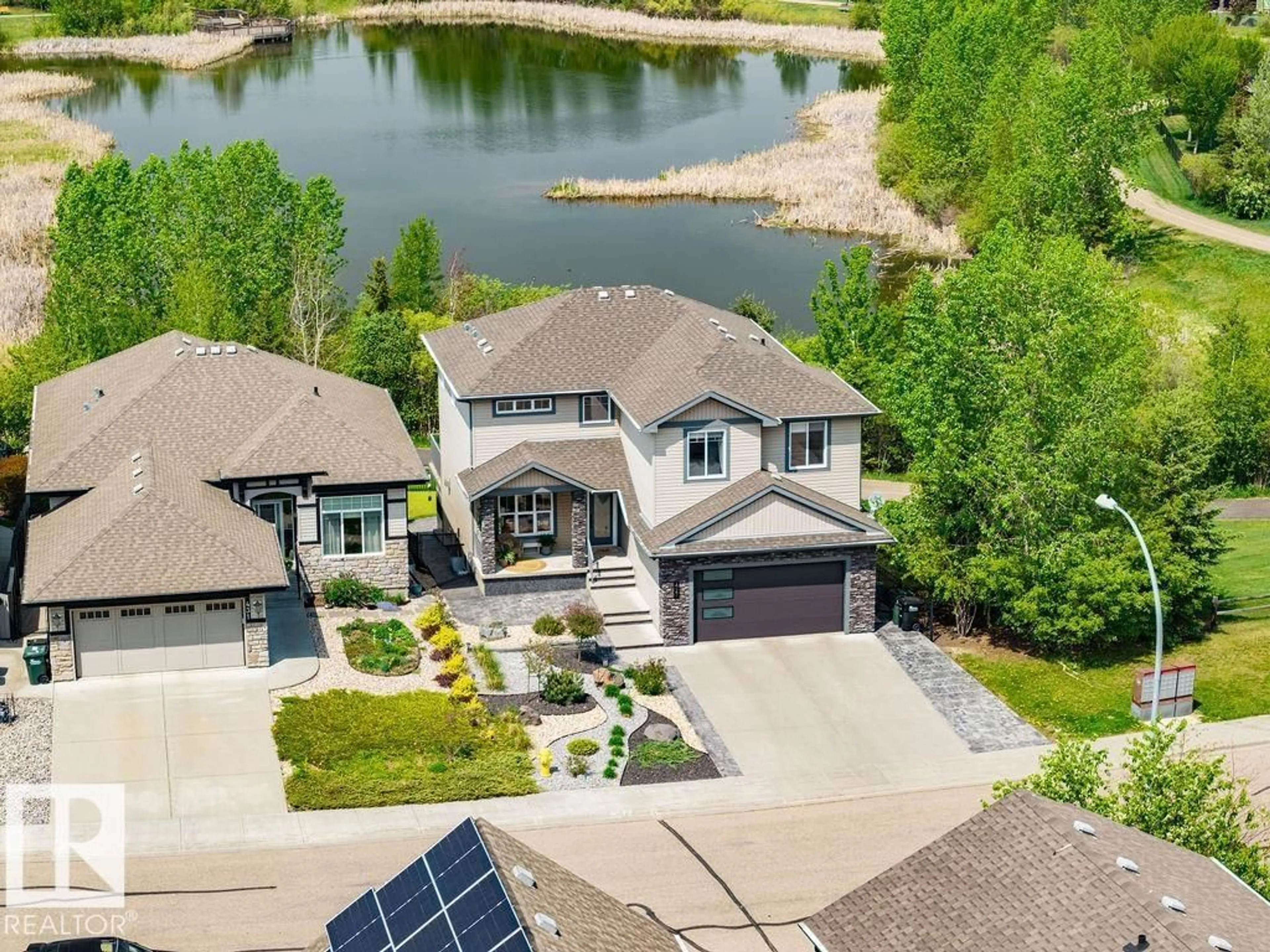 A pic from outside/outdoor area/front of a property/back of a property/a pic from drone, water/lake/river/ocean view for 427 CASCADE CR, Sherwood Park Alberta T8H0N1