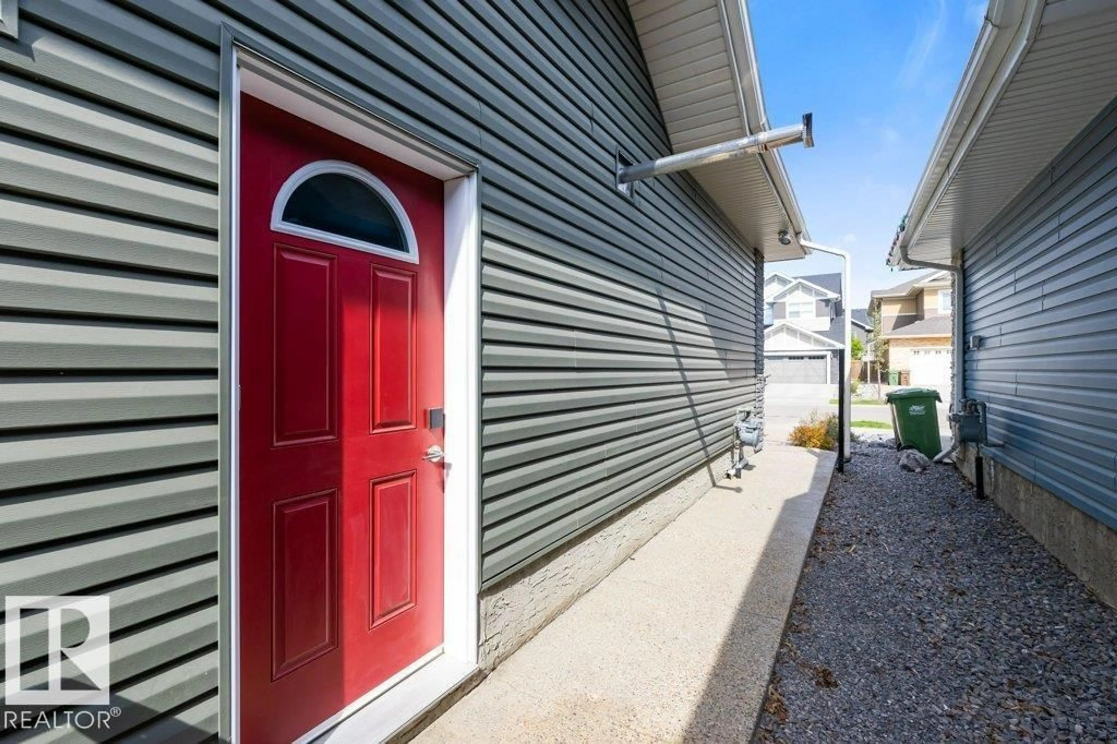 Home with vinyl exterior material, street for 24 ELISE PL, St. Albert Alberta T8N7P5