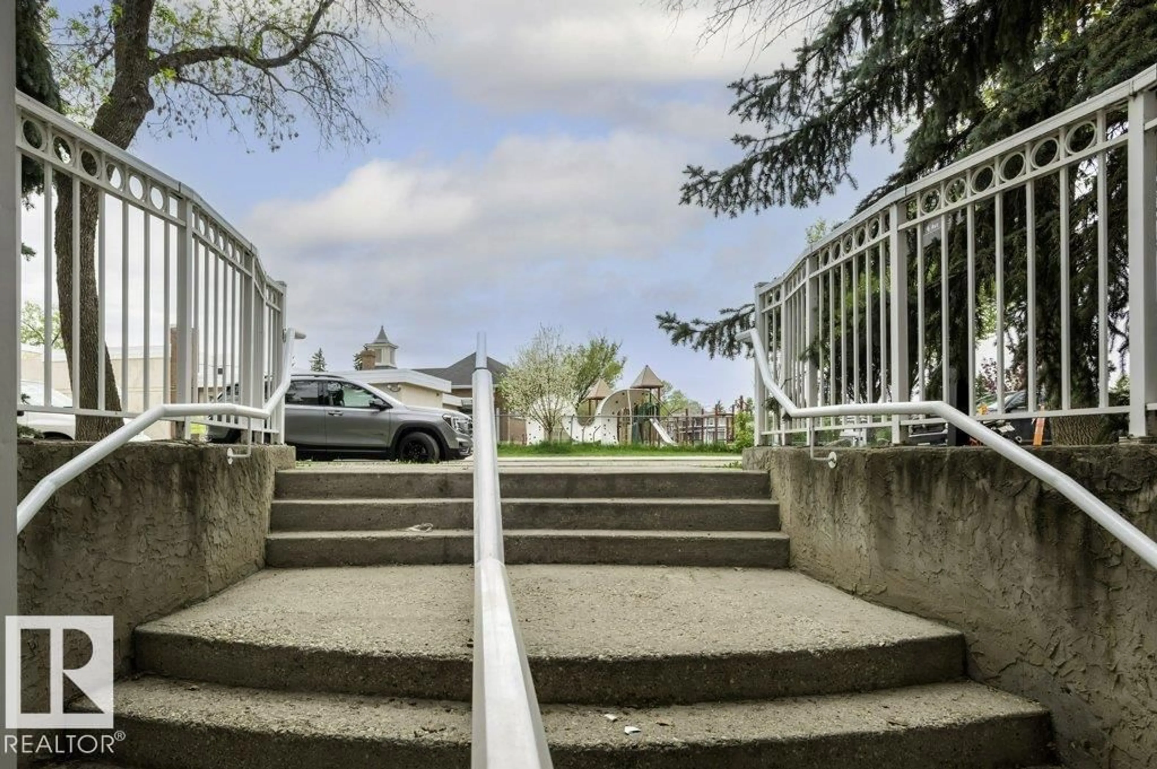 Stairs for #303 - 10528 77 AV, Edmonton Alberta T6E1N1