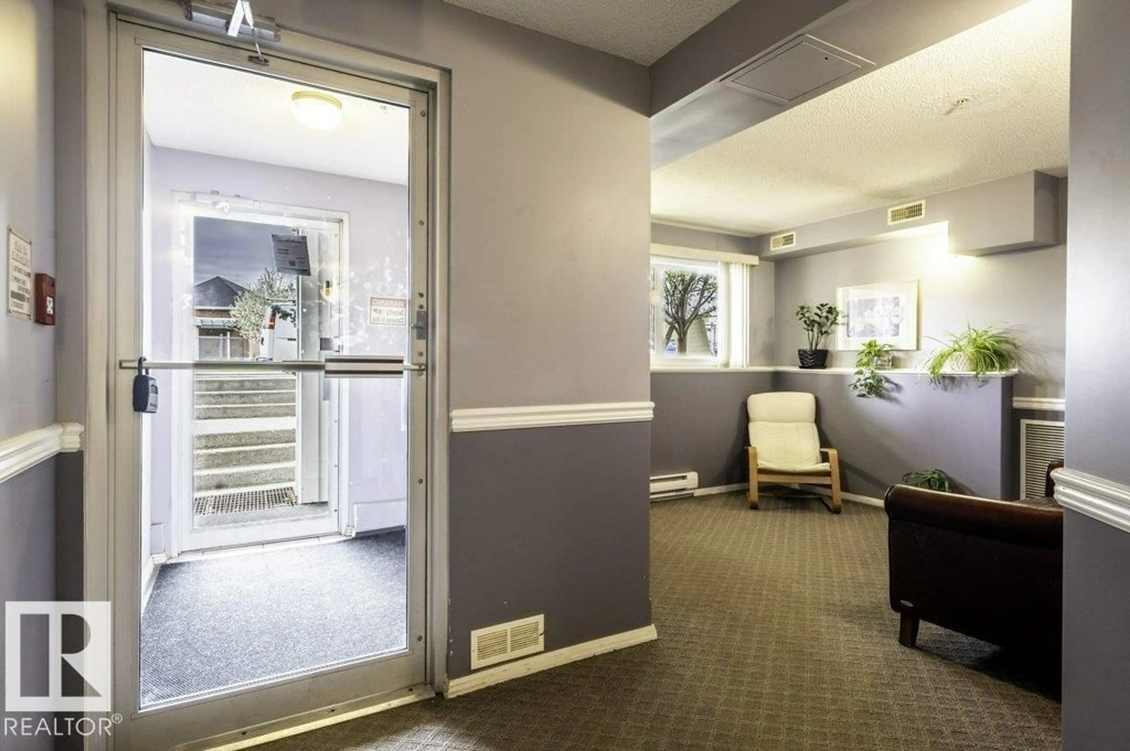 Indoor foyer for #303 - 10528 77 AV, Edmonton Alberta T6E1N1