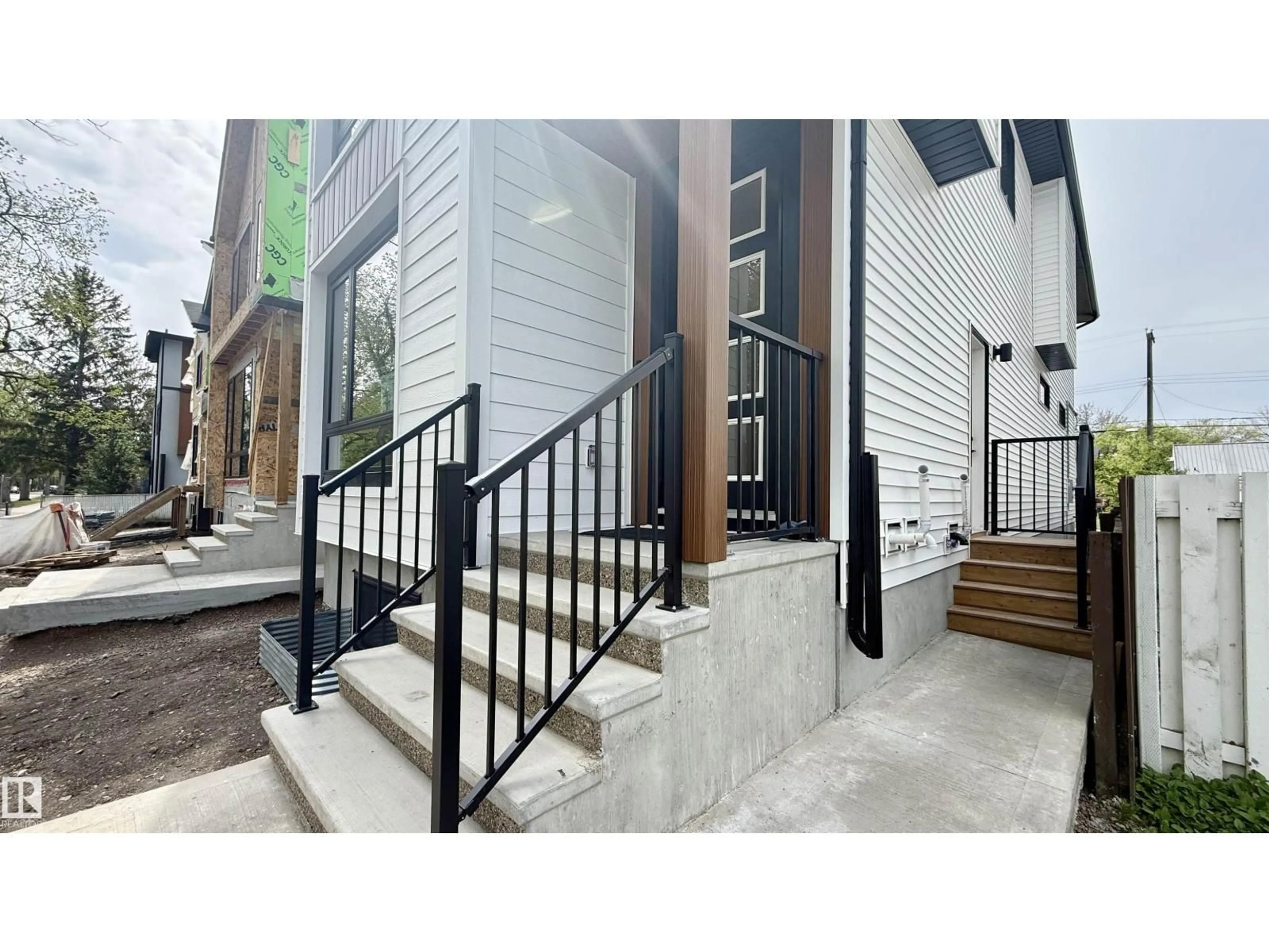 Stairs for NW - 11712 122 ST, Edmonton Alberta T5M0C3