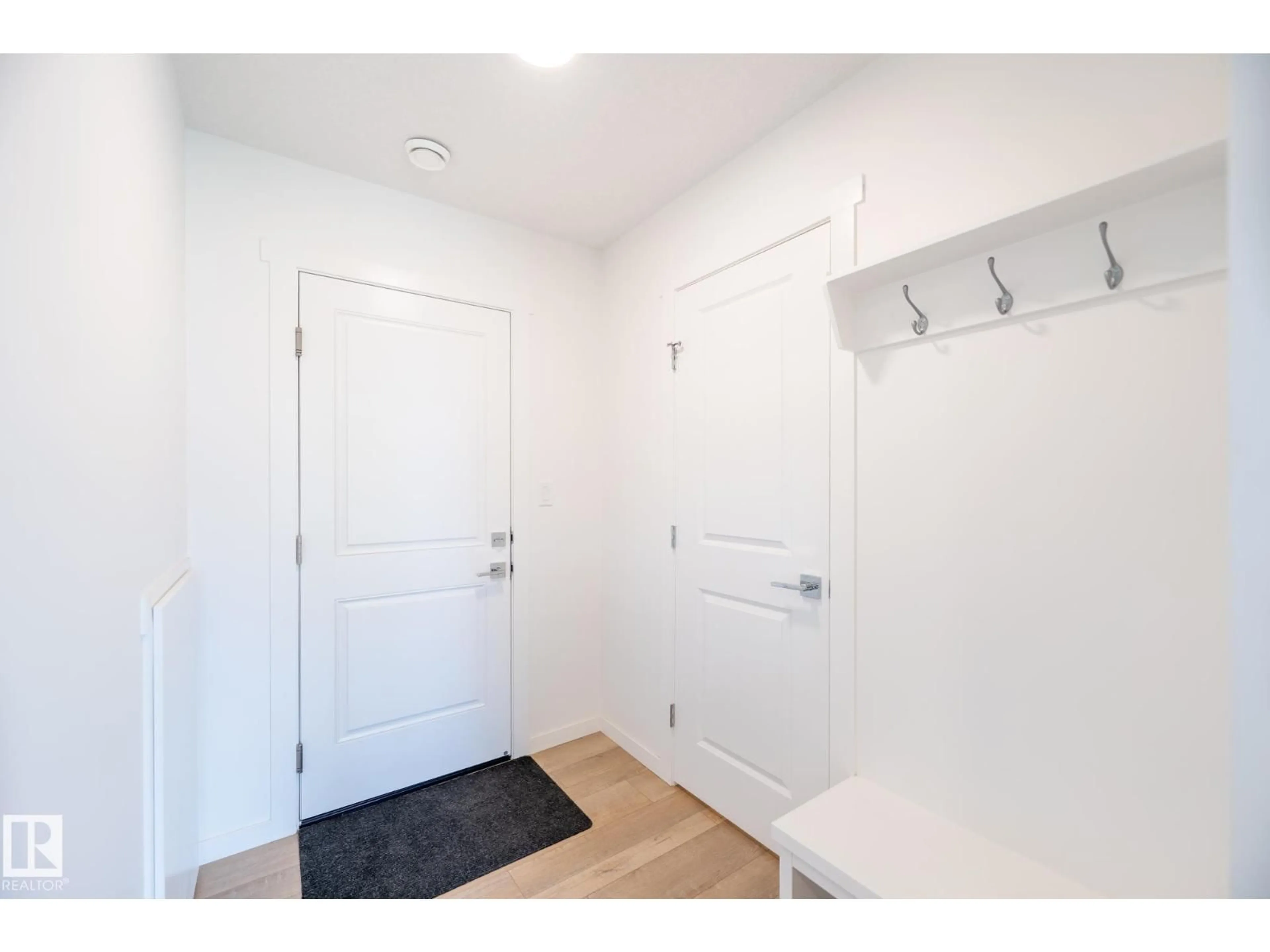 Indoor entryway for 7032 ROSENTHAL DR, Edmonton Alberta T5T7L4