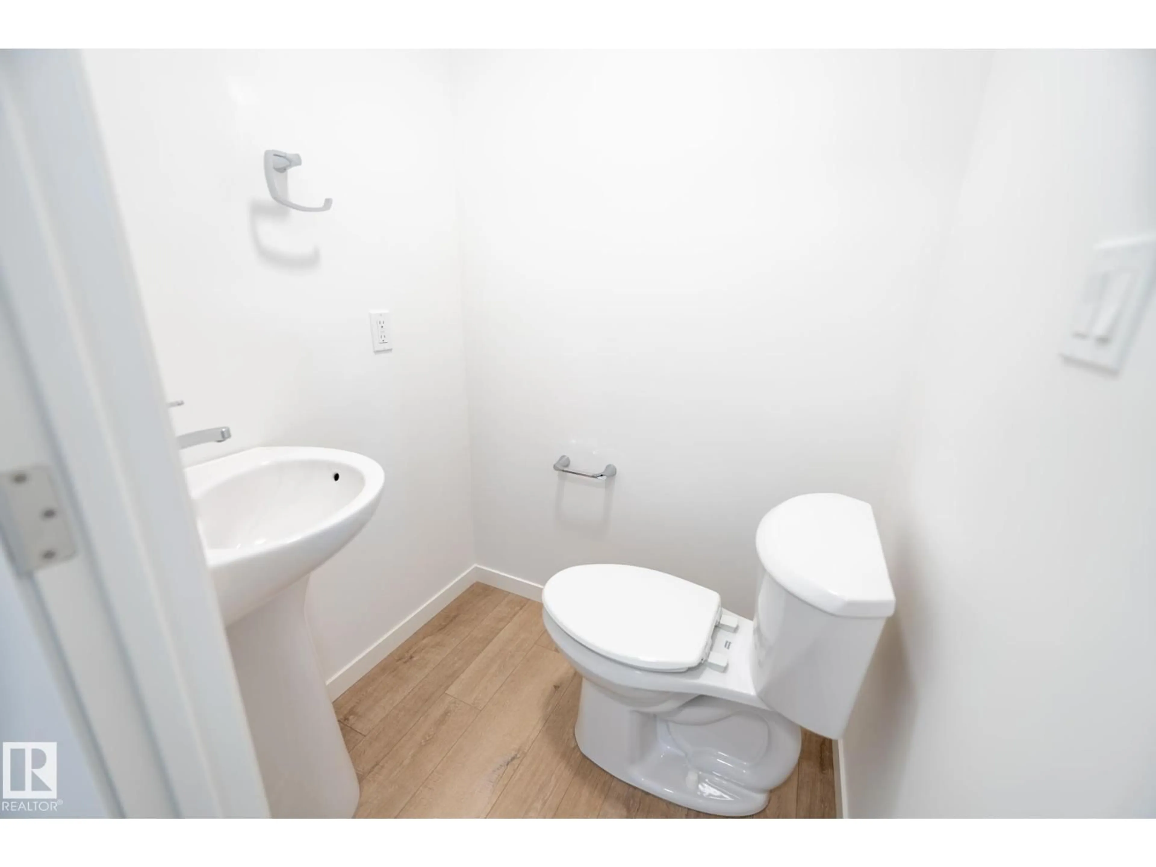 Standard bathroom, floor is not visible for 7032 ROSENTHAL DR, Edmonton Alberta T5T7L4