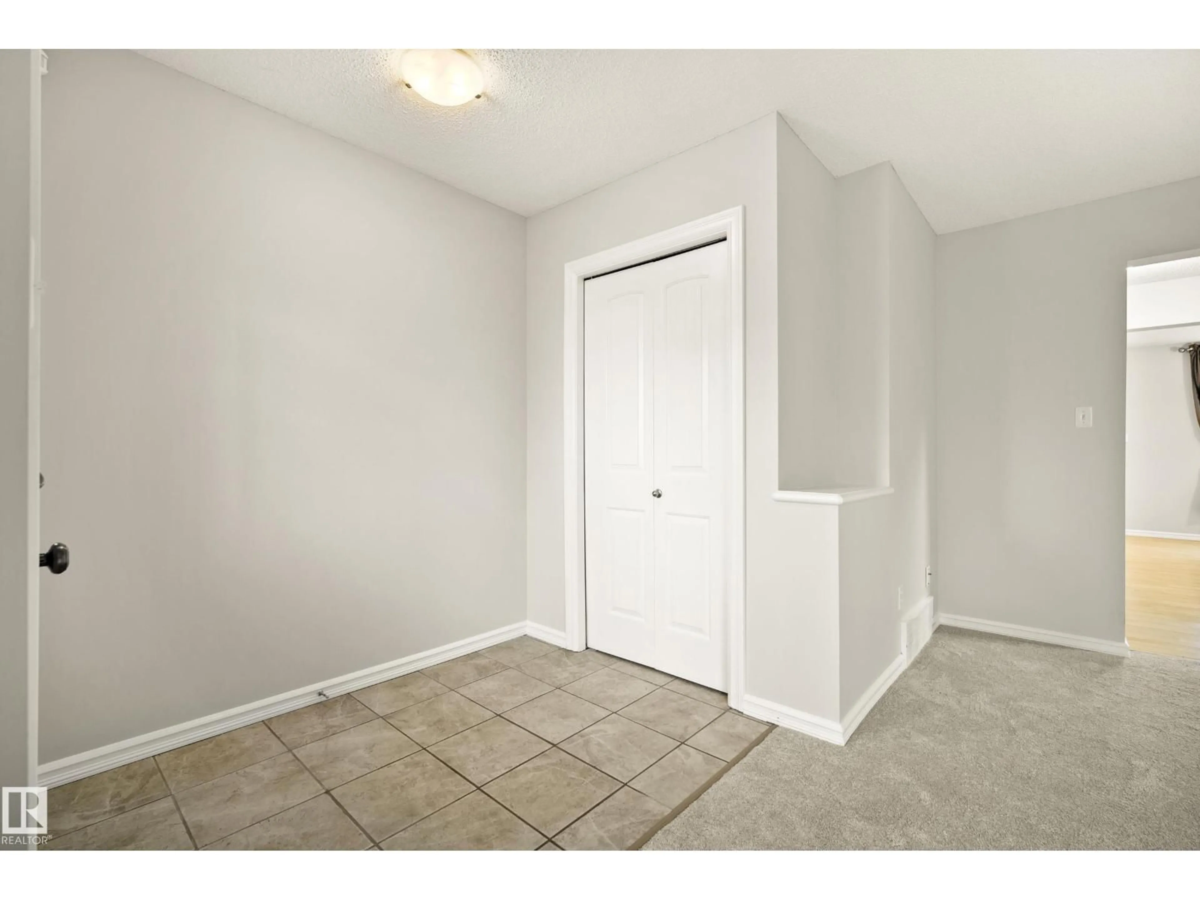 A pic of a room for 2369 27 AV, Edmonton Alberta T6T0A6