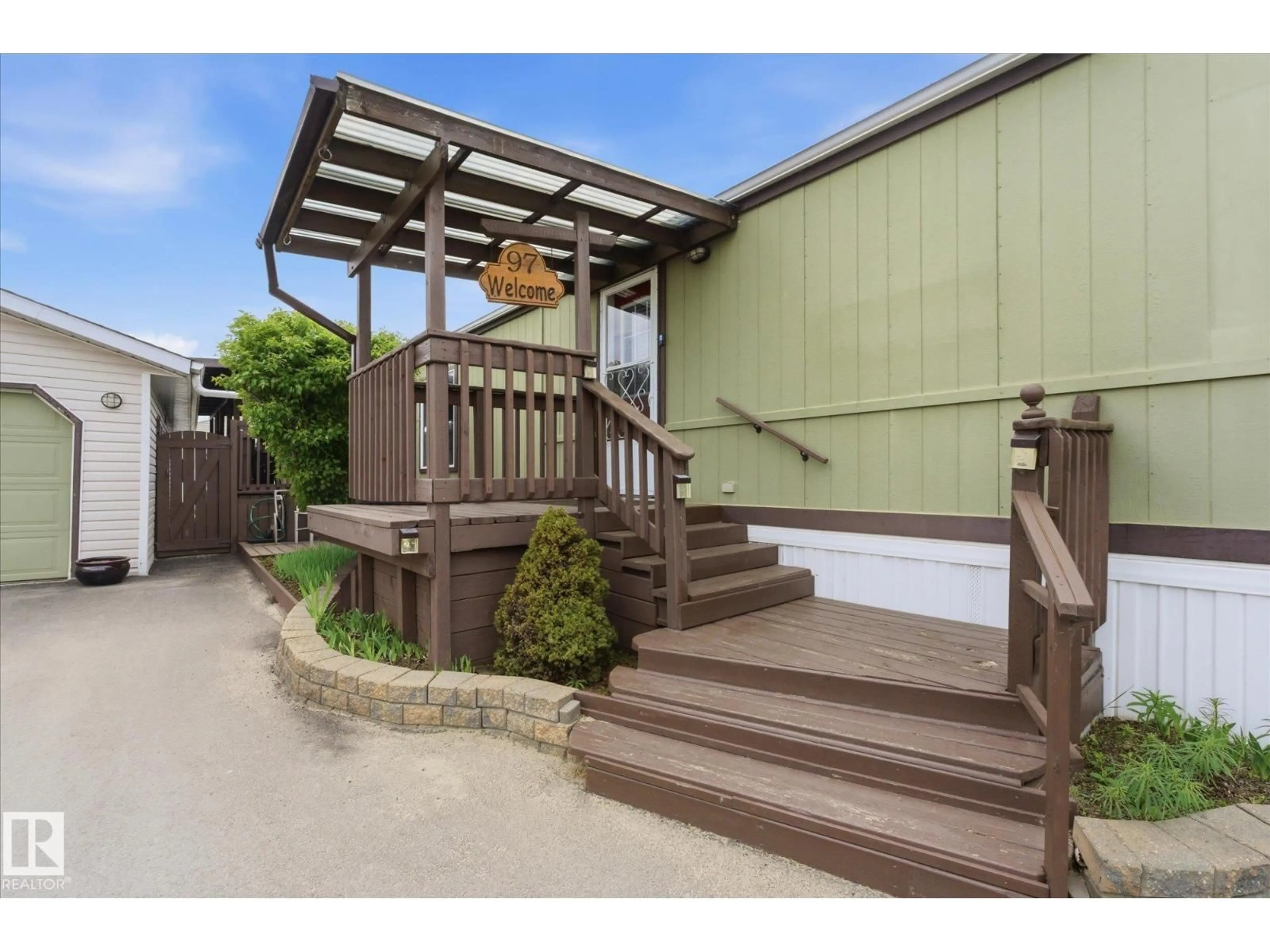 Patio, street for 97 - 3400 48 ST, Stony Plain Alberta T7Z1S1