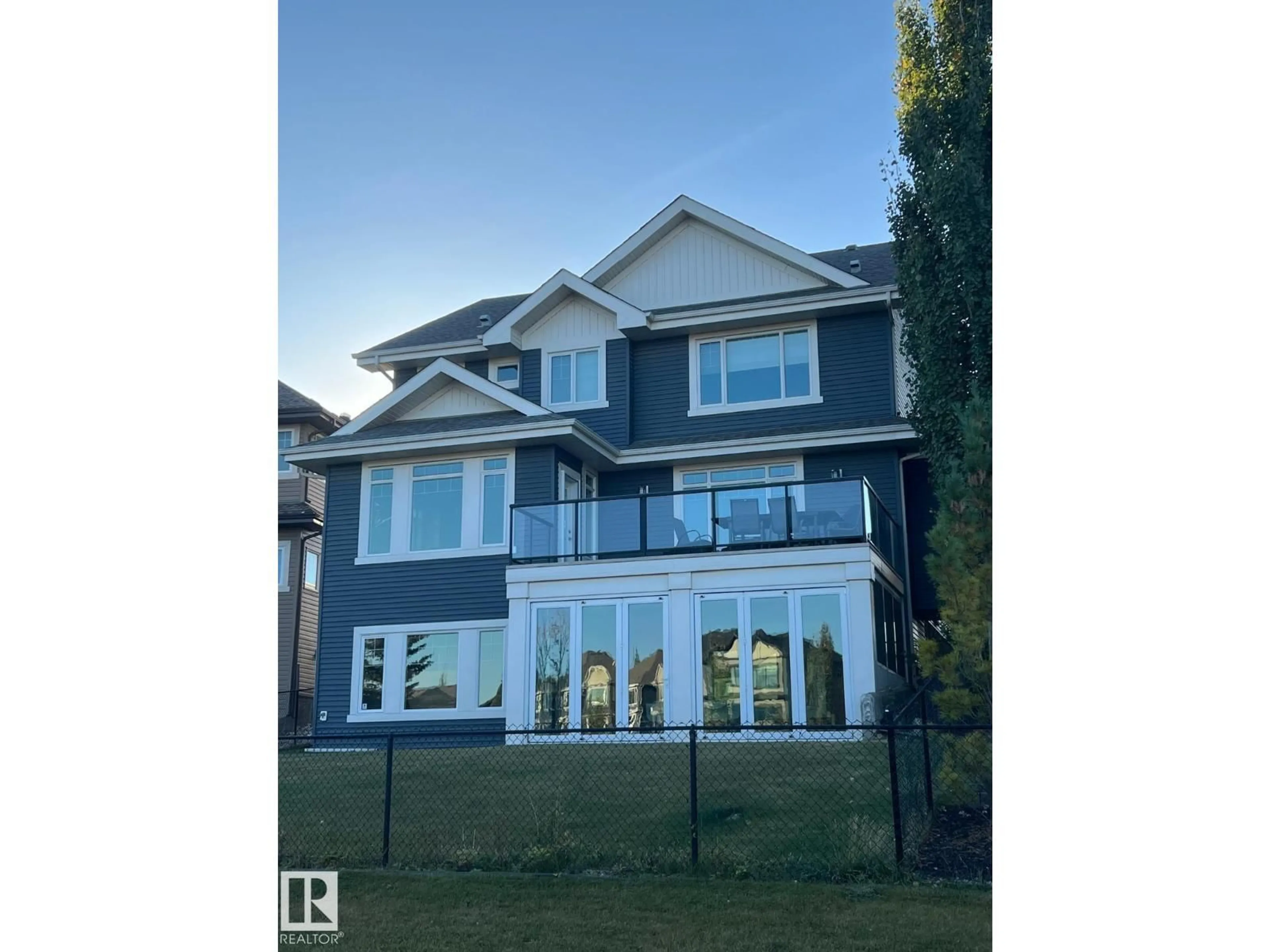 Home with vinyl exterior material, unknown for 3230 WHITELAW DR, Edmonton Alberta T6W0P7