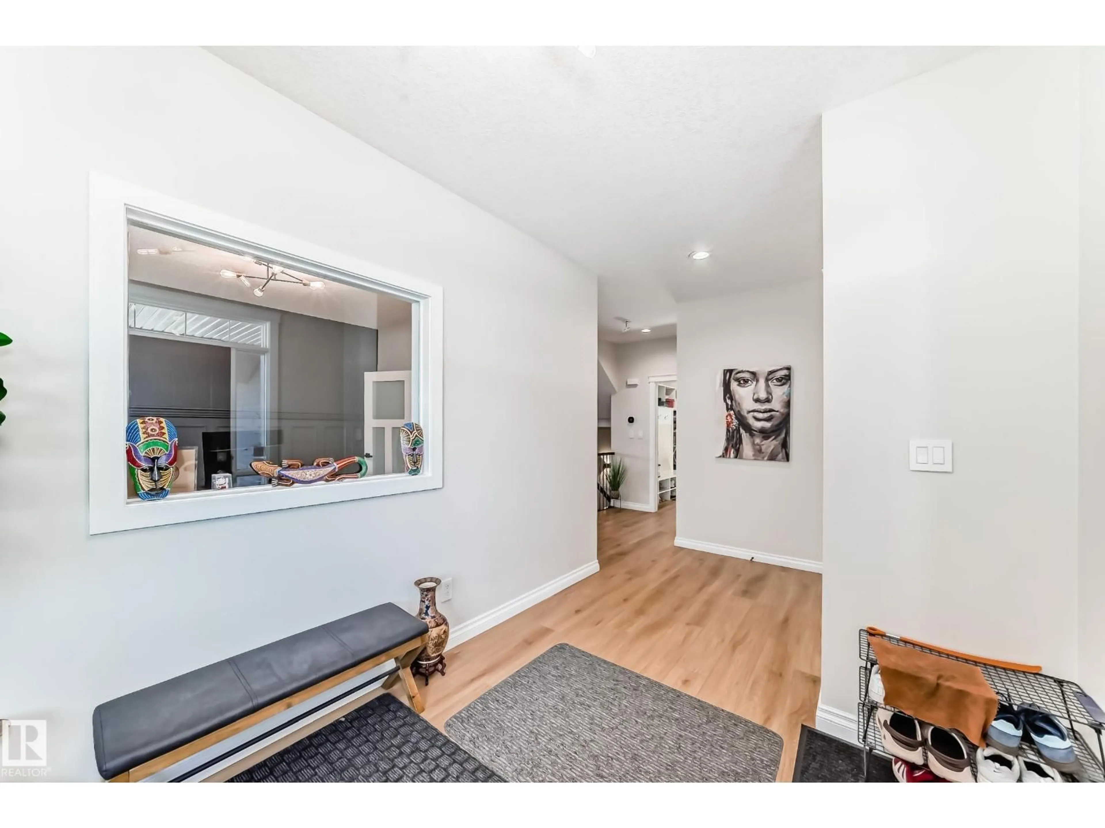 Indoor entryway for 3230 WHITELAW DR, Edmonton Alberta T6W0P7