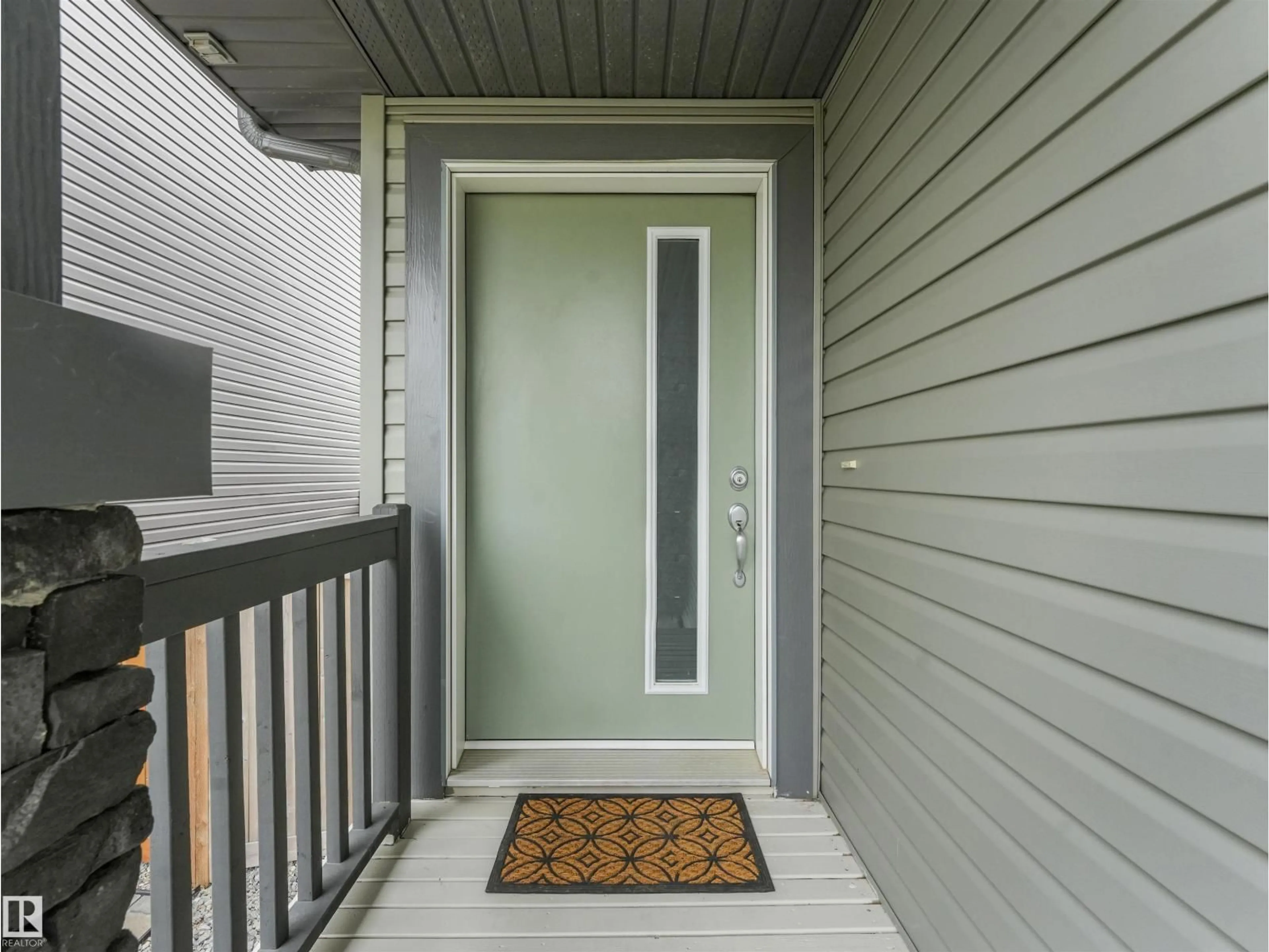 Indoor entryway for 20507 99 AV, Edmonton Alberta T5T7L5