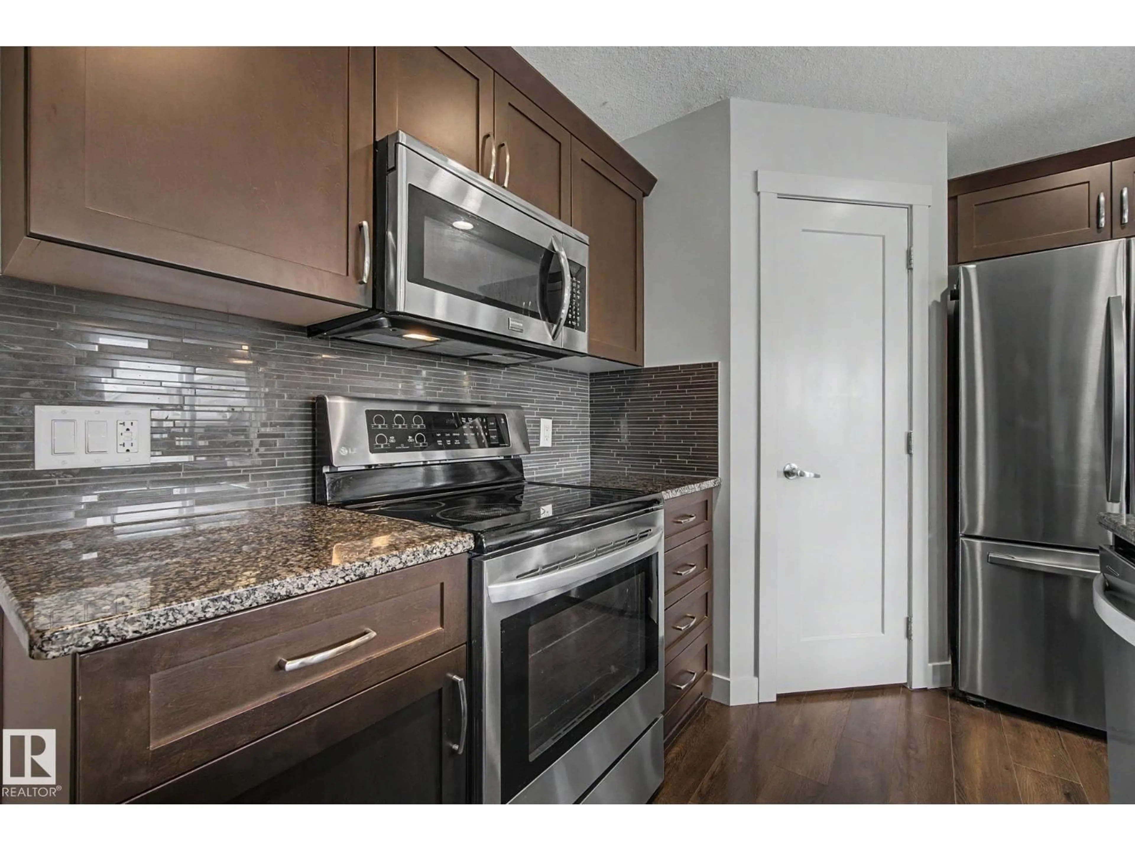 Standard kitchen, wood/laminate floor for NW - 4226 204 ST, Edmonton Alberta T6M0R8